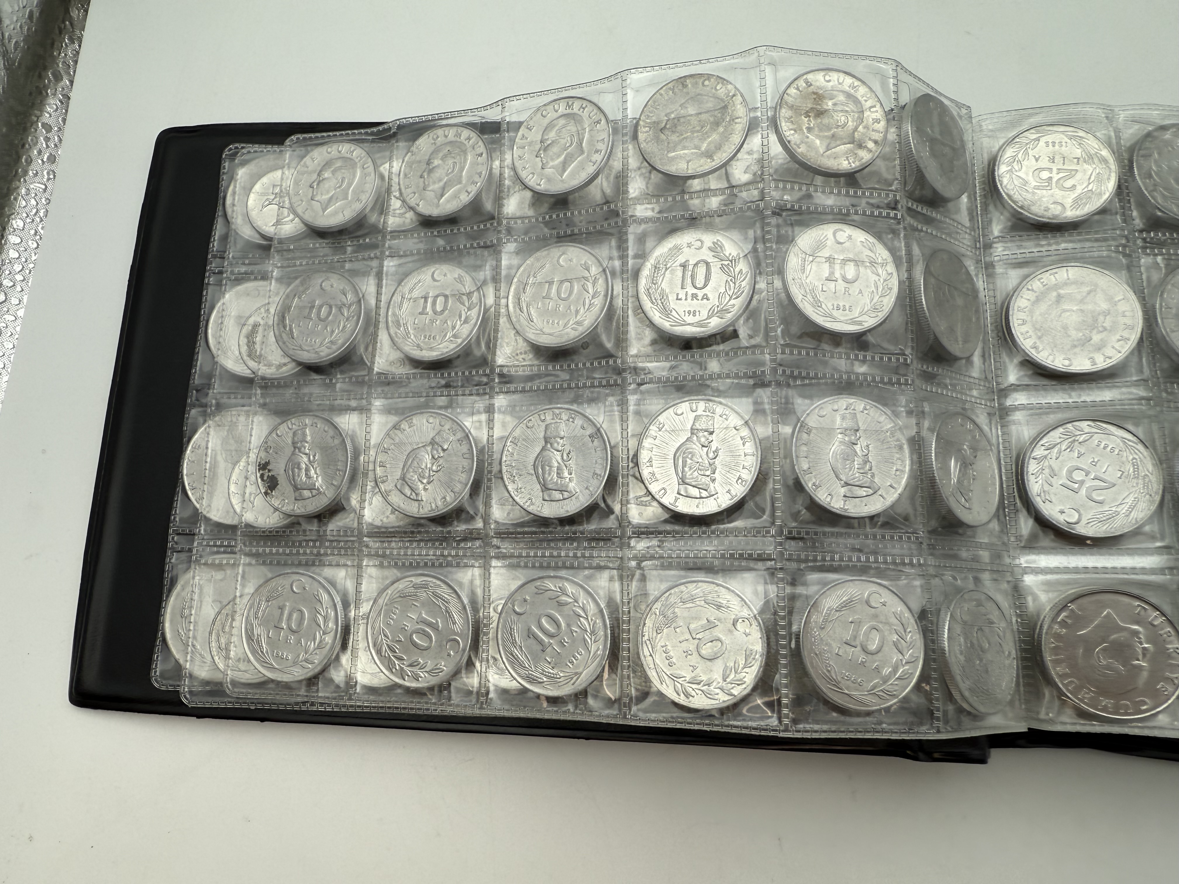 Turkey - A collection of several hundred coins arranged in a special coin album, various conditions and years - 1 28