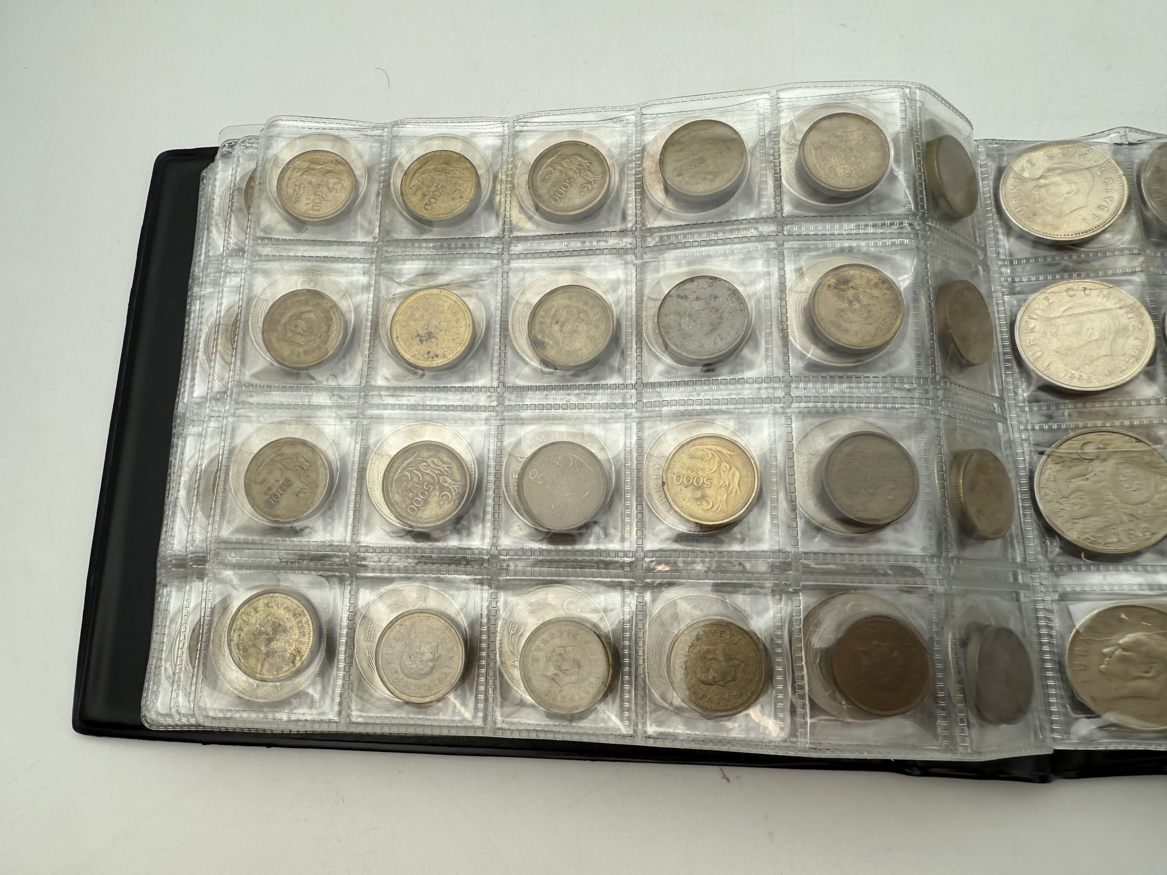 Turkey - A collection of several hundred coins arranged in a special coin album, various conditions and years - 1 10