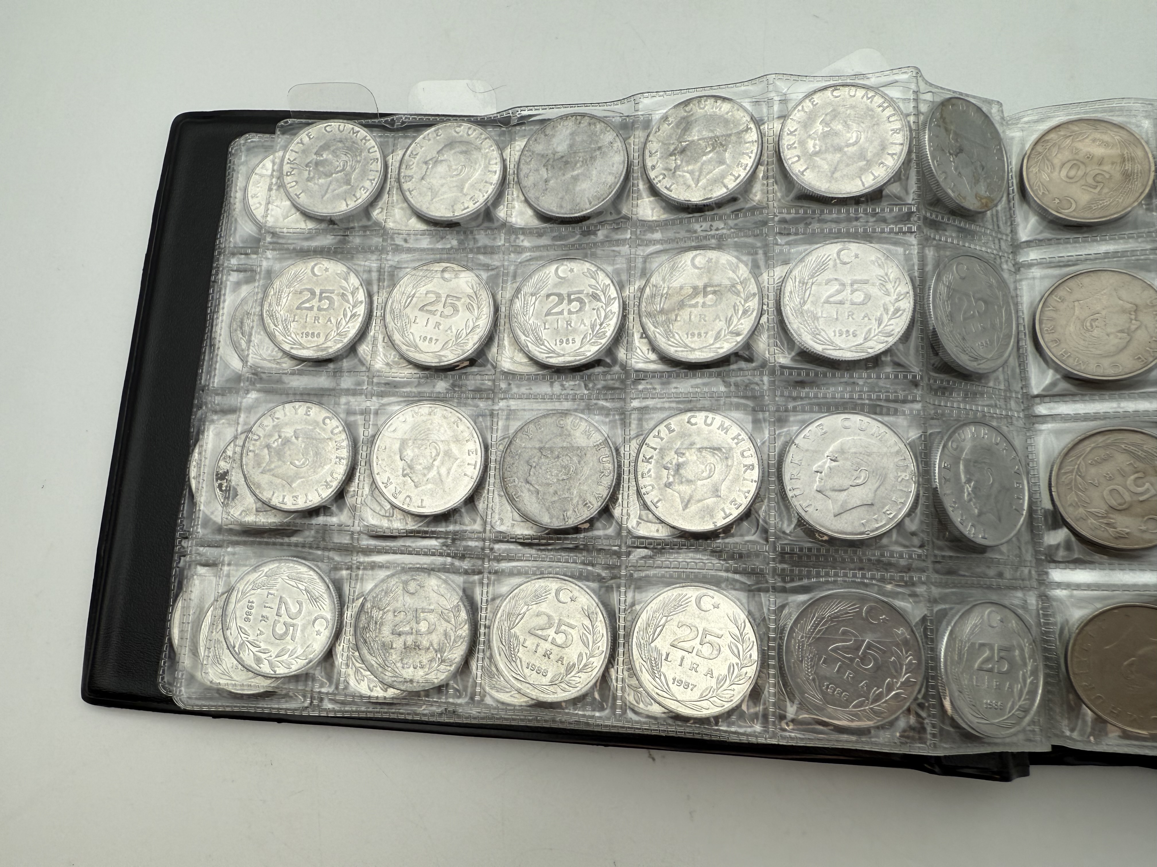 Turkey - A collection of several hundred coins arranged in a special coin album, various conditions and years - 1 30