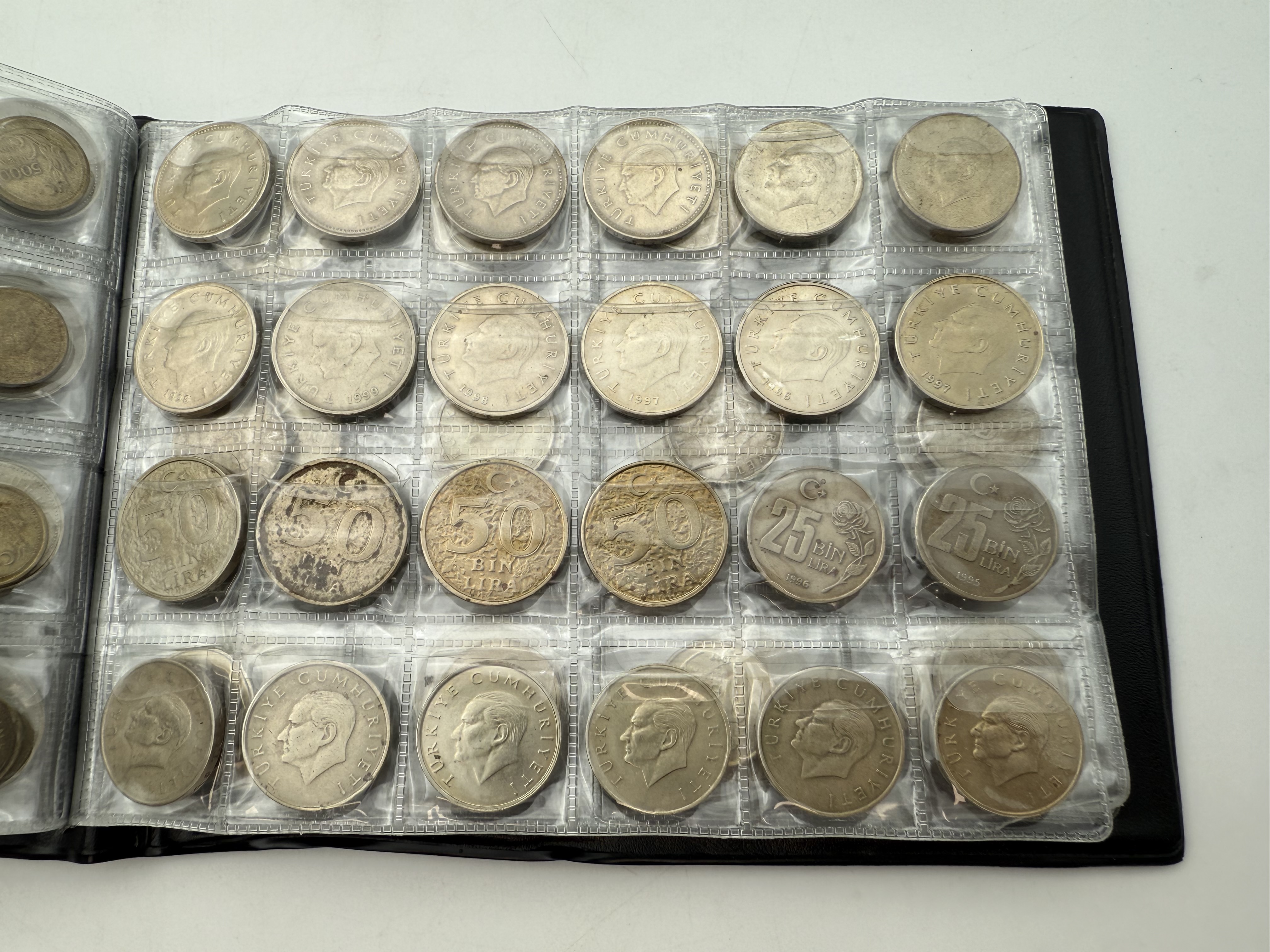 Turkey - A collection of several hundred coins arranged in a special coin album, various conditions and years - 1 12