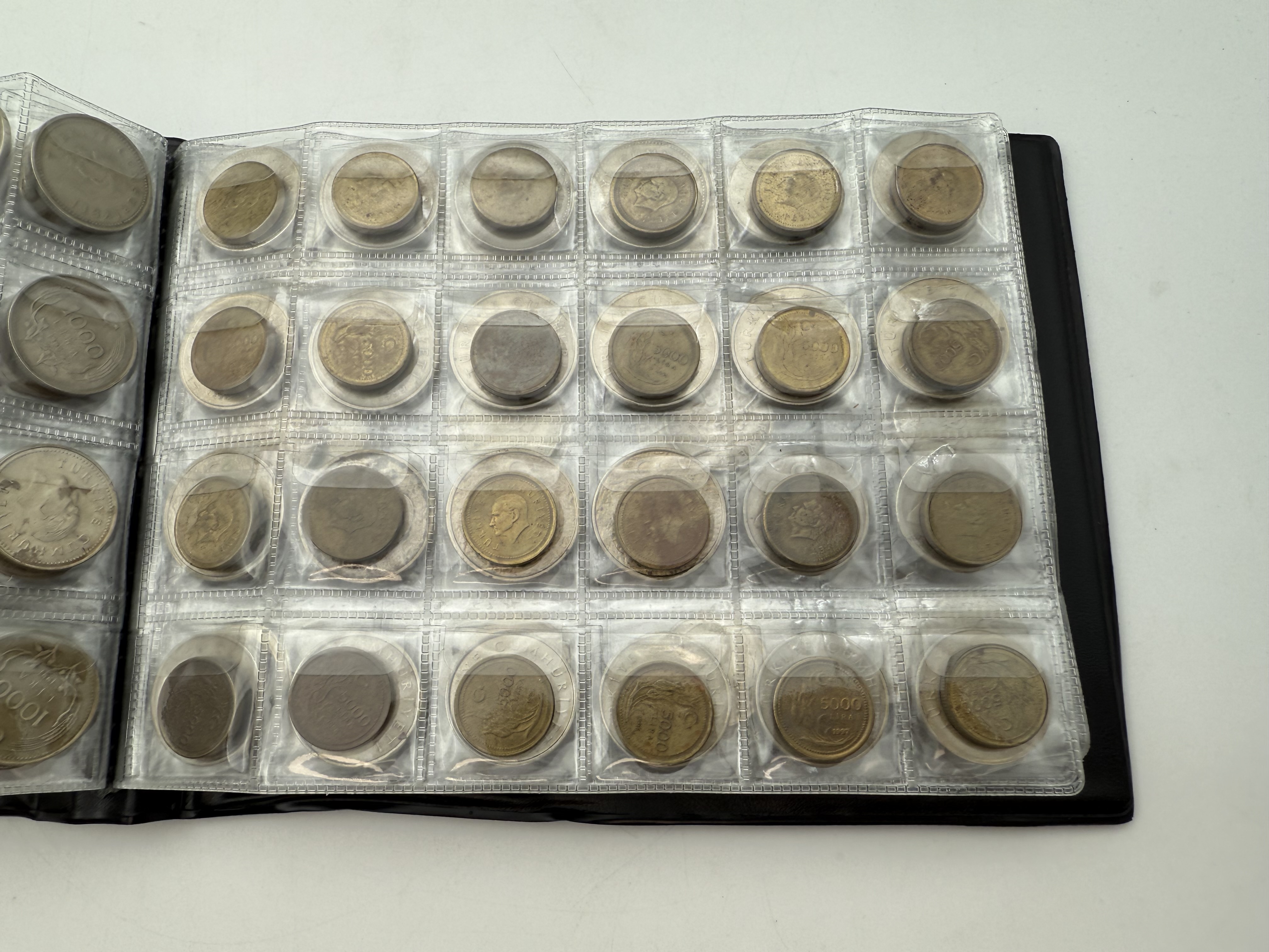 Turkey - A collection of several hundred coins arranged in a special coin album, various conditions and years - 1 9