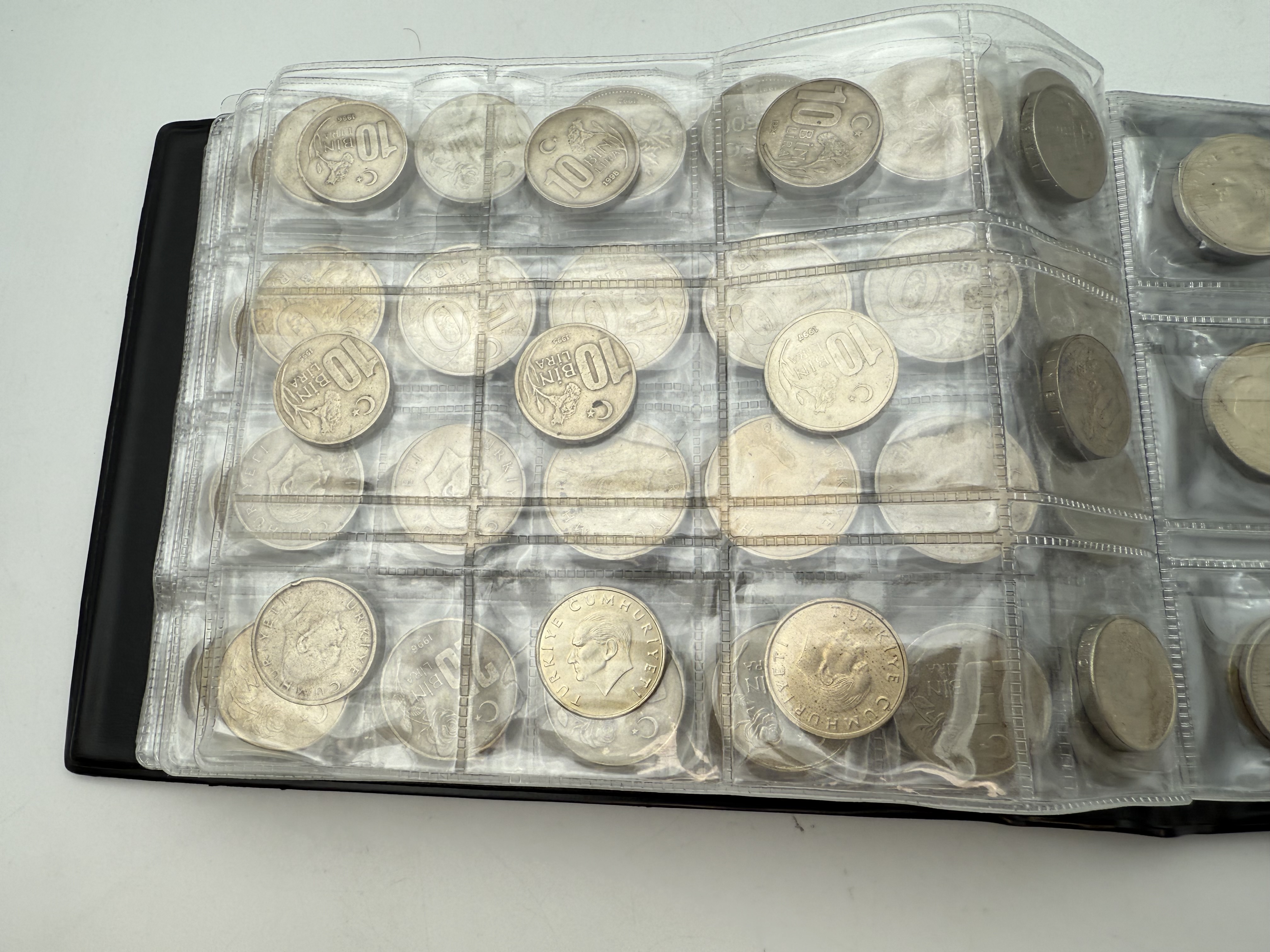 Turkey - A collection of several hundred coins arranged in a special coin album, various conditions and years - 1 15