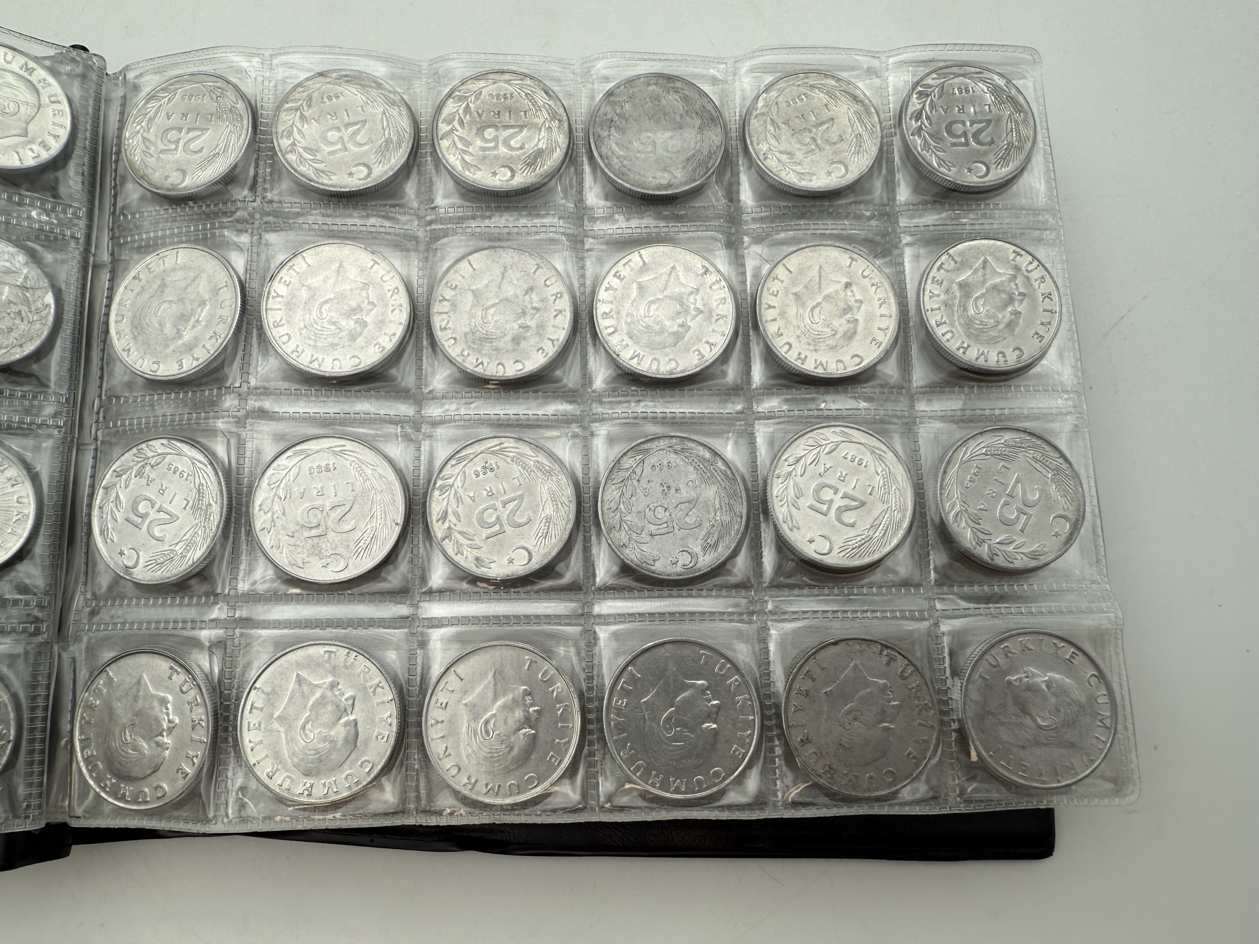 Turkey - A collection of several hundred coins arranged in a special coin album, various conditions and years - 1 29