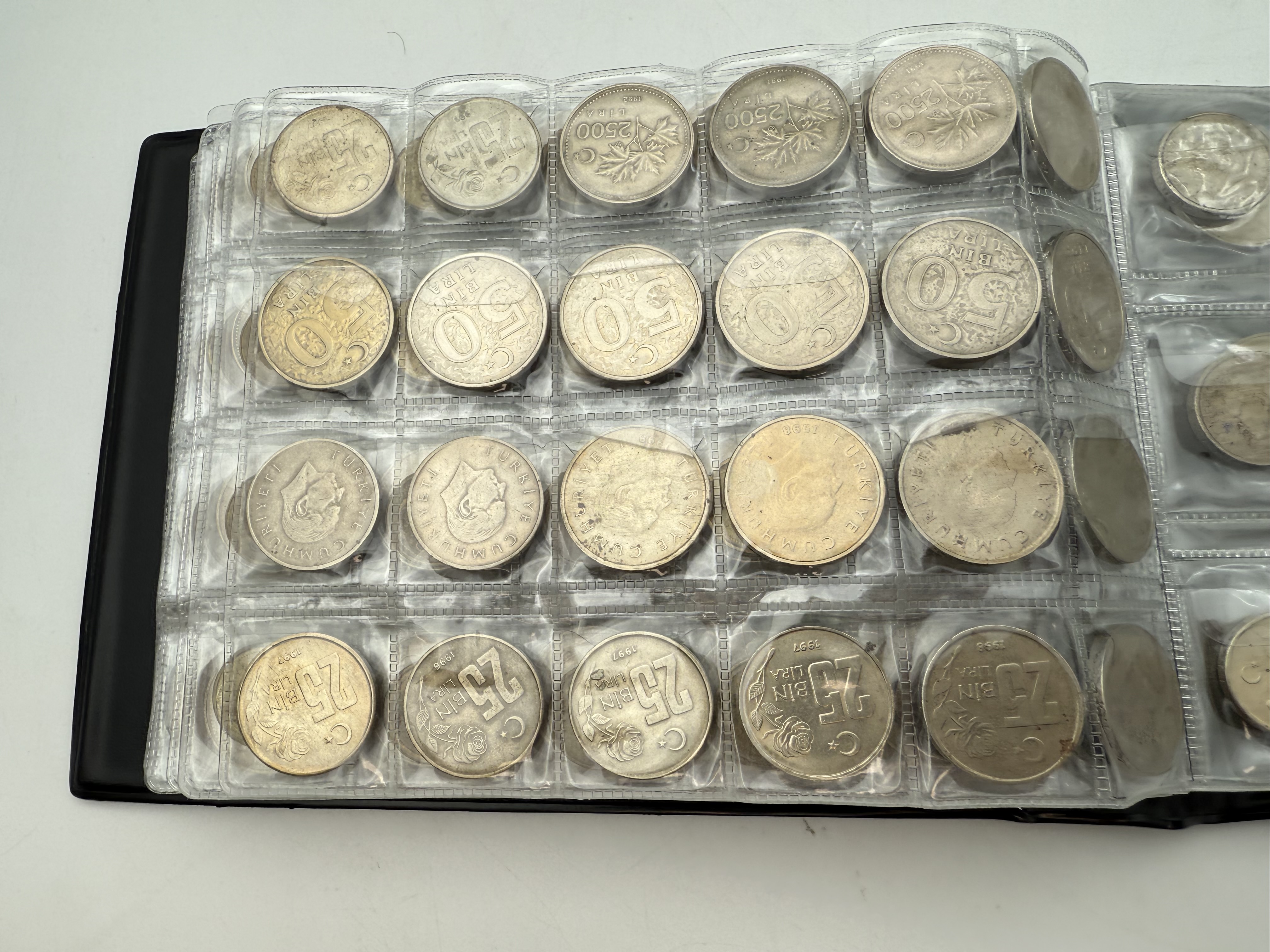 Turkey - A collection of several hundred coins arranged in a special coin album, various conditions and years - 1 13