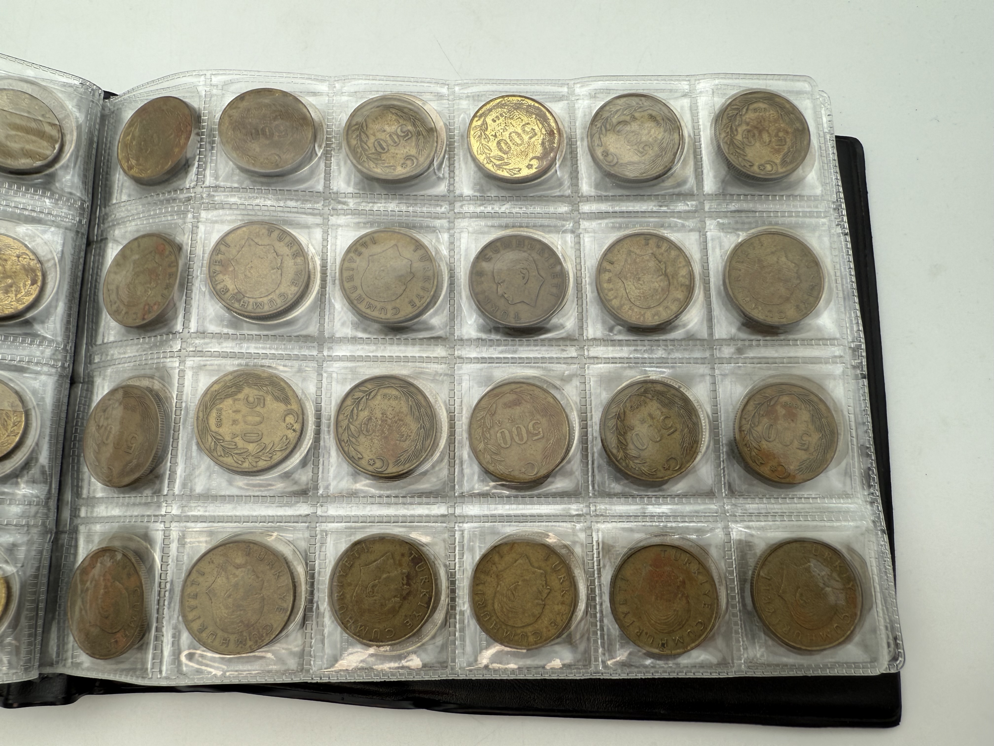 Turkey - A collection of several hundred coins arranged in a special coin album, various conditions and years - 1 5