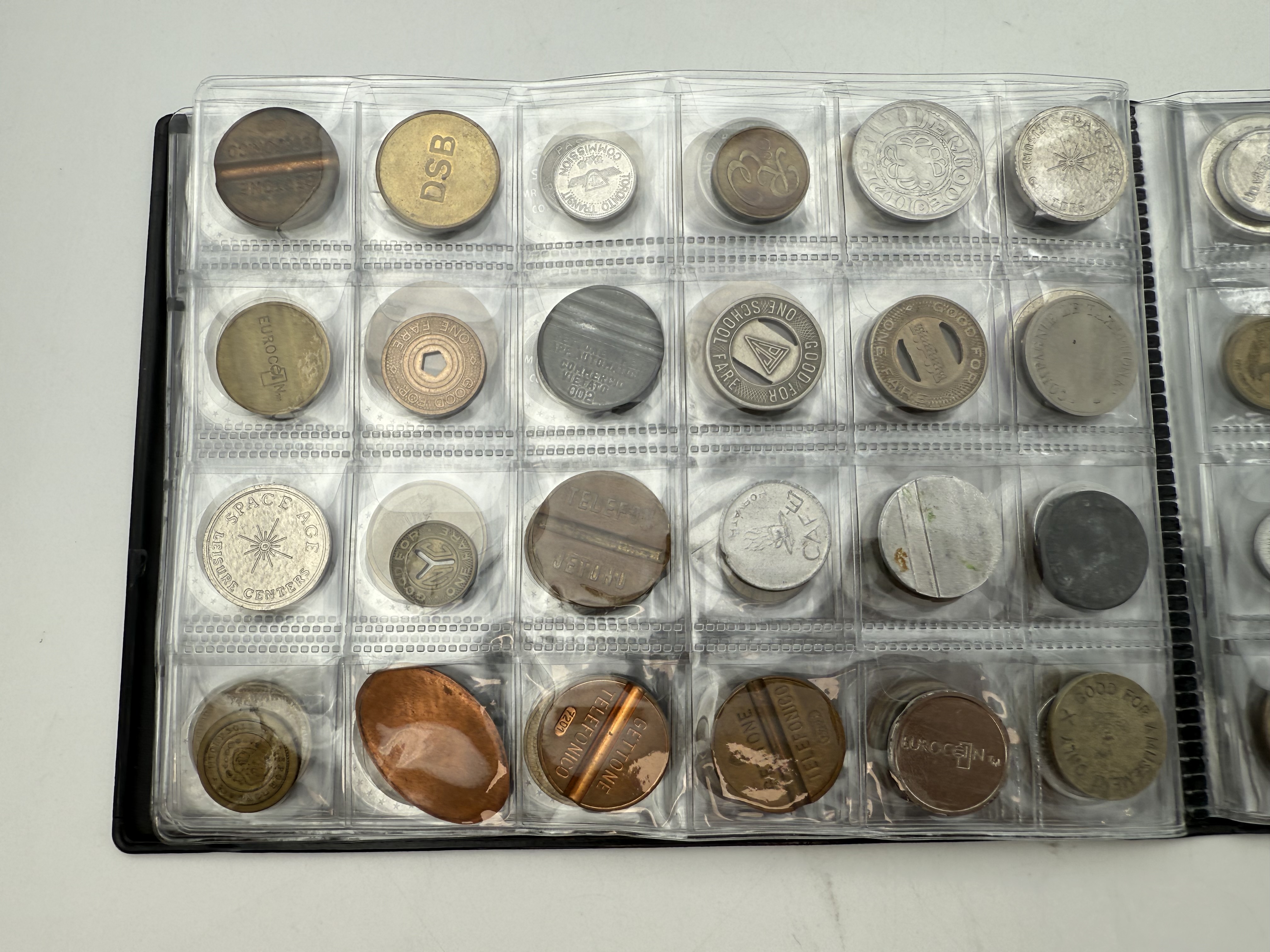 World - A collection of several hundred tokens and medals from several different countries, arranged in a special ... - 1 2