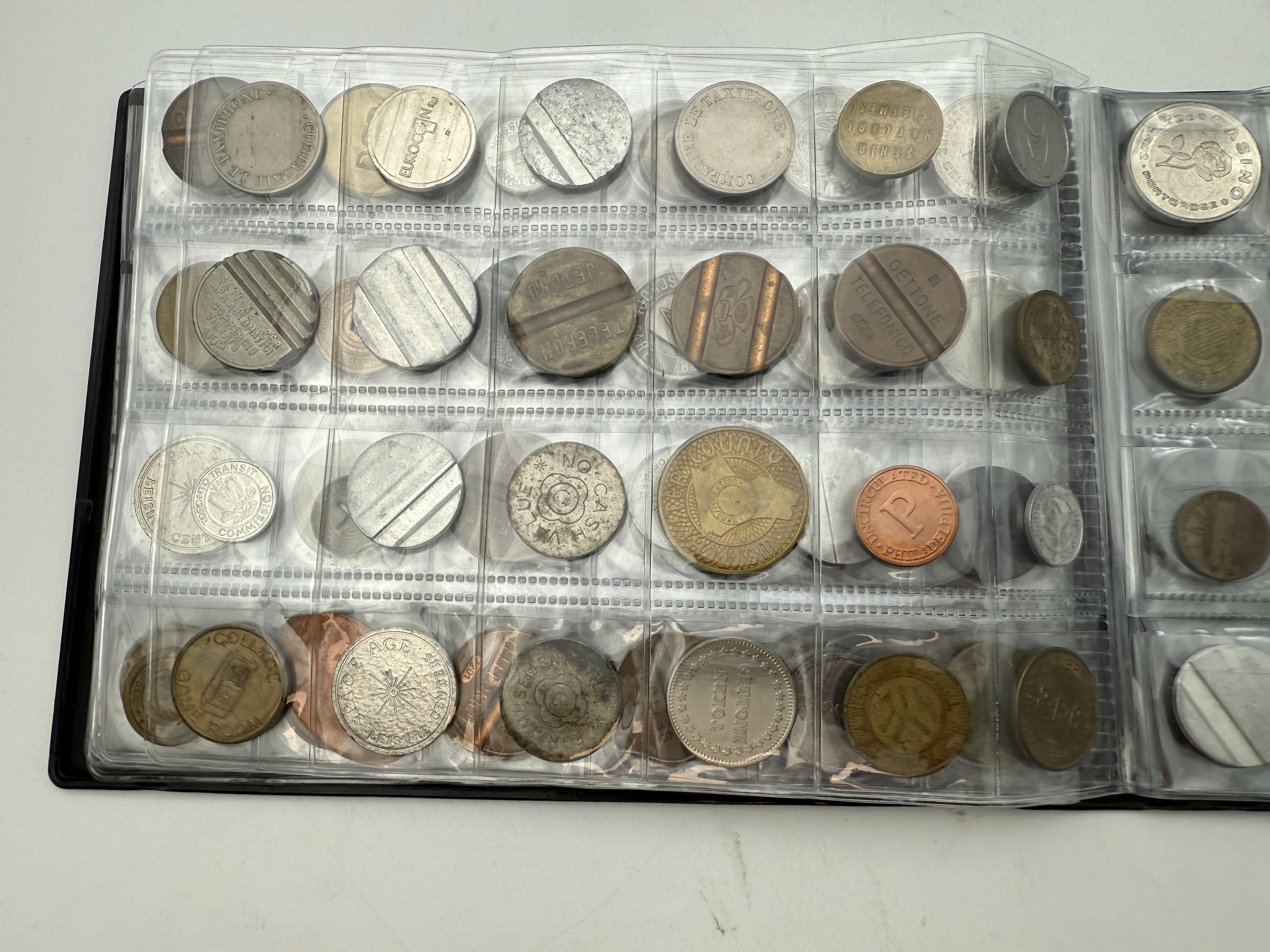 World - A collection of several hundred tokens and medals from several different countries, arranged in a special ... - 1 4