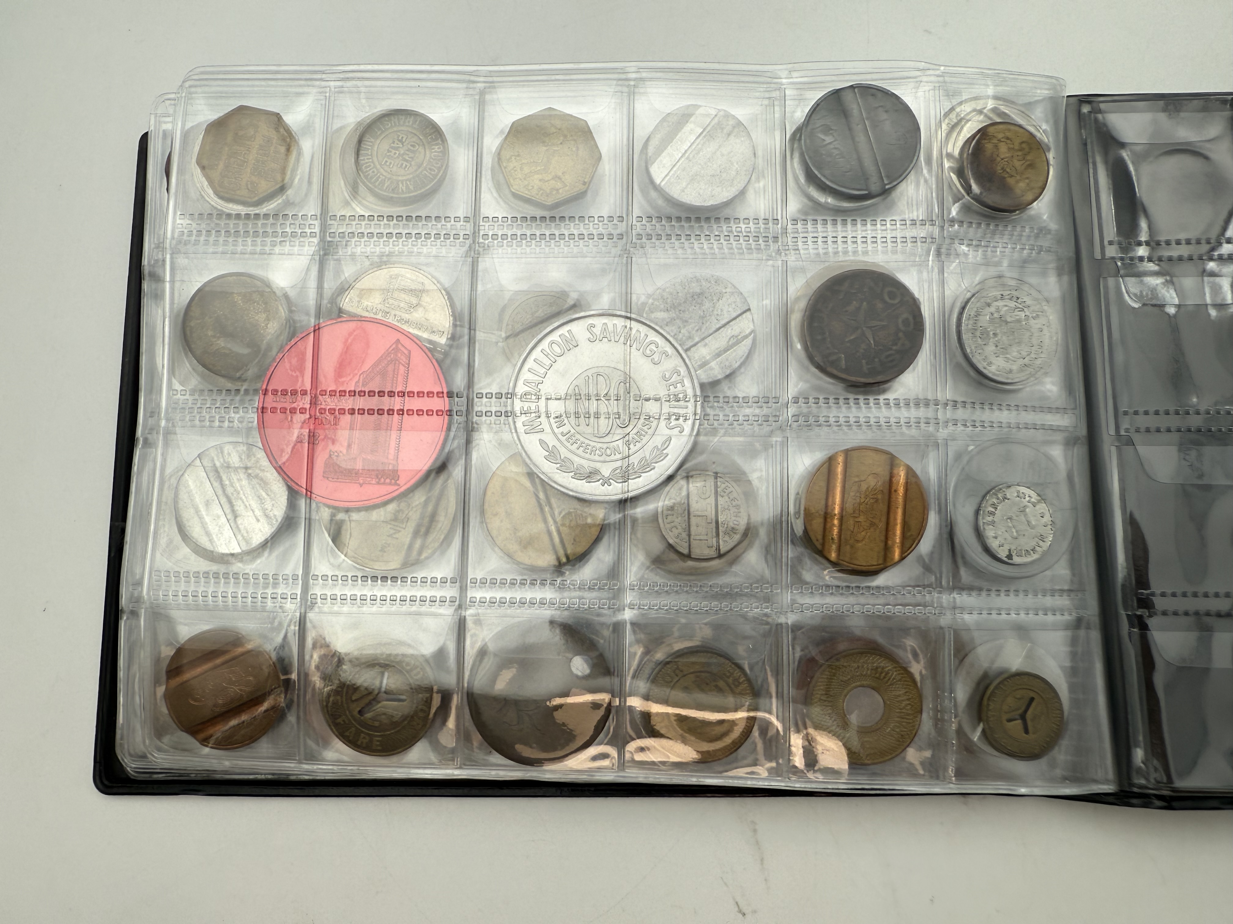 World - A collection of several hundred tokens and medals from several different countries, arranged in a special ... - 1 10