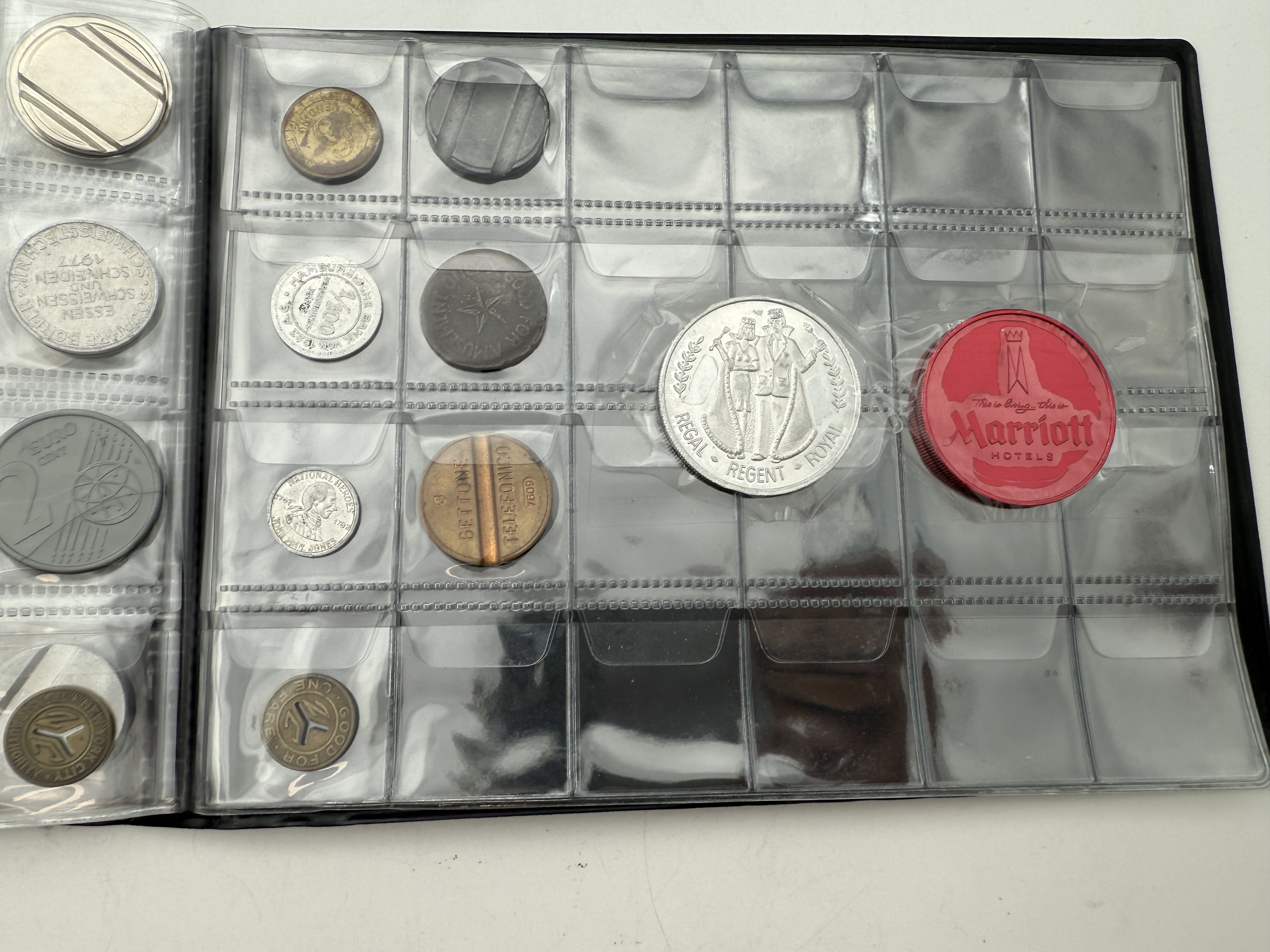 World - A collection of several hundred tokens and medals from several different countries, arranged in a special ... - 1 9