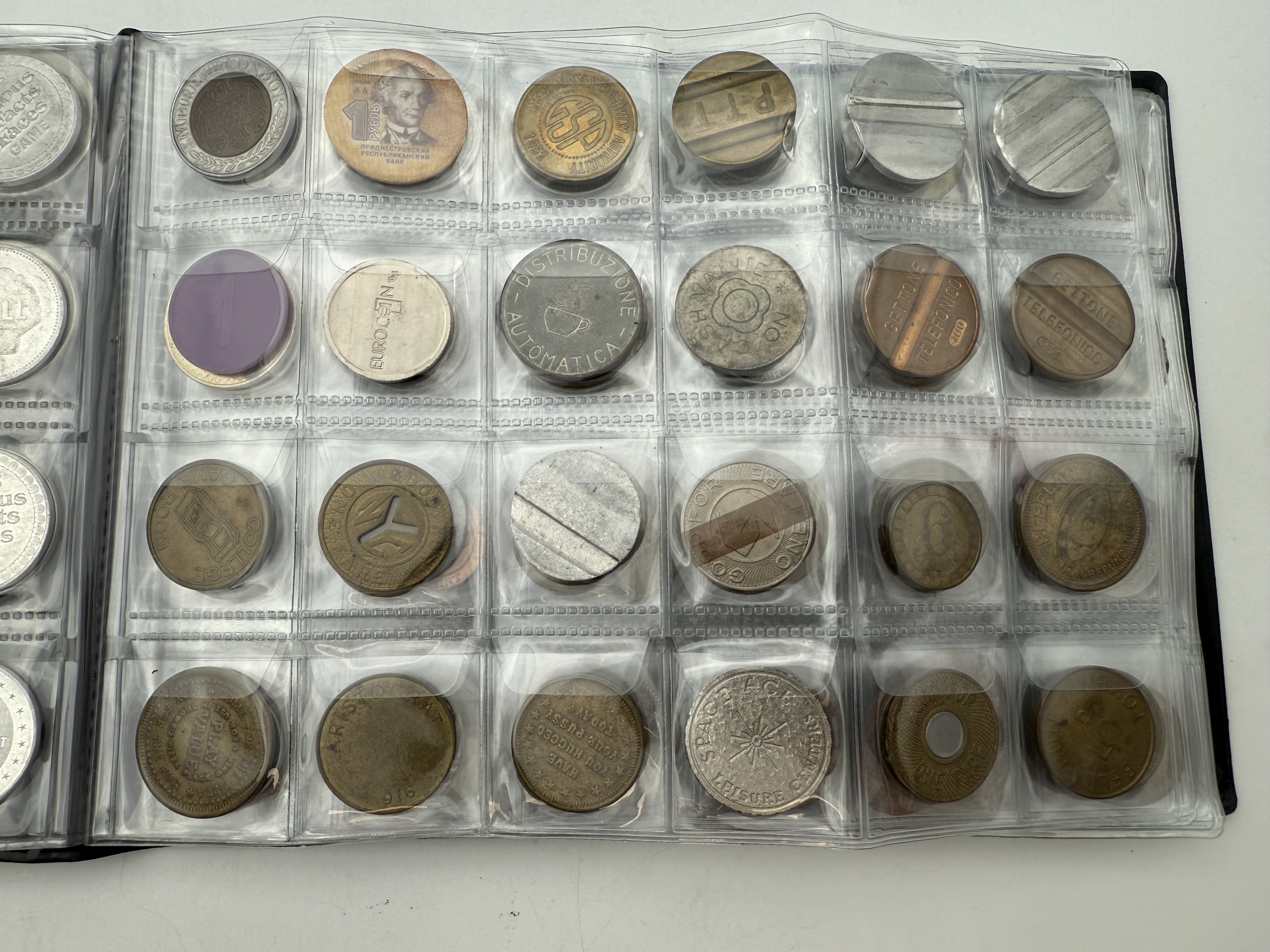 World - A collection of several hundred tokens and medals from several different countries, arranged in a special ... - 1 15