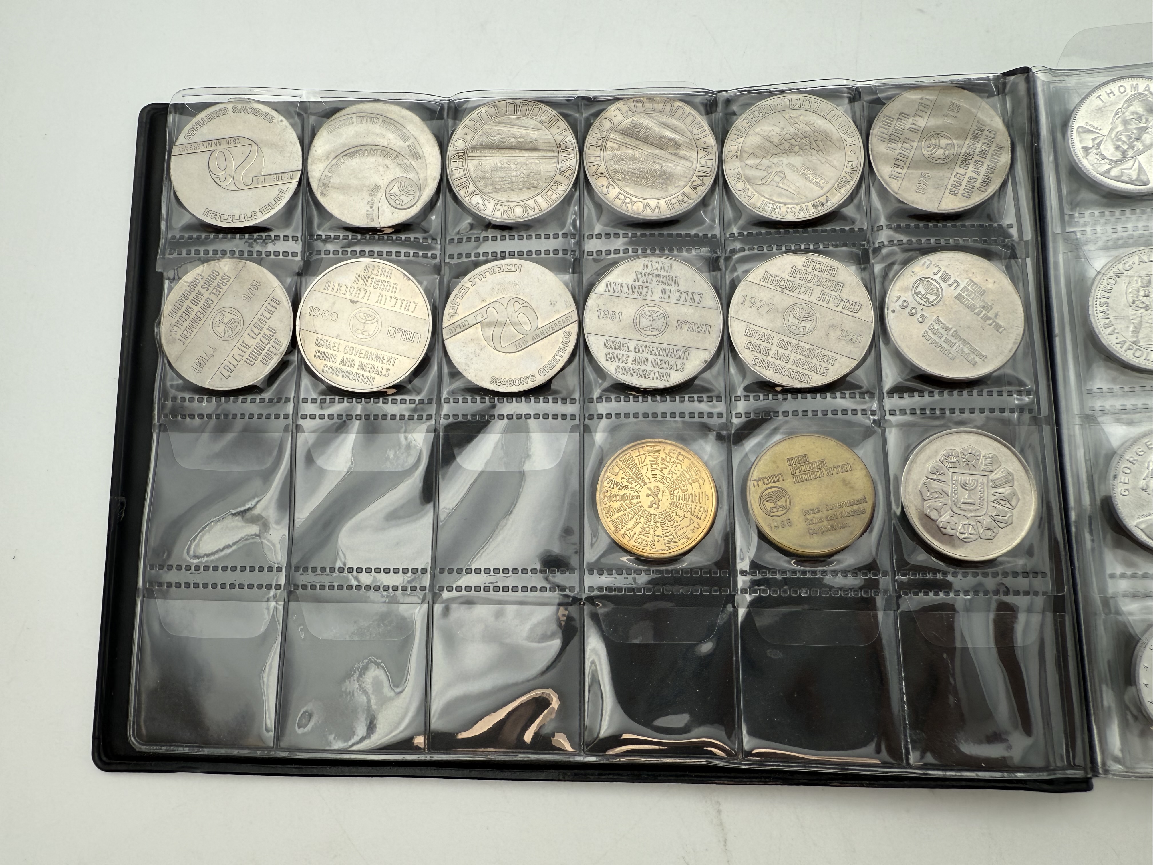 World - A collection of several hundred tokens and medals from several different countries, arranged in a special ... - 1 12