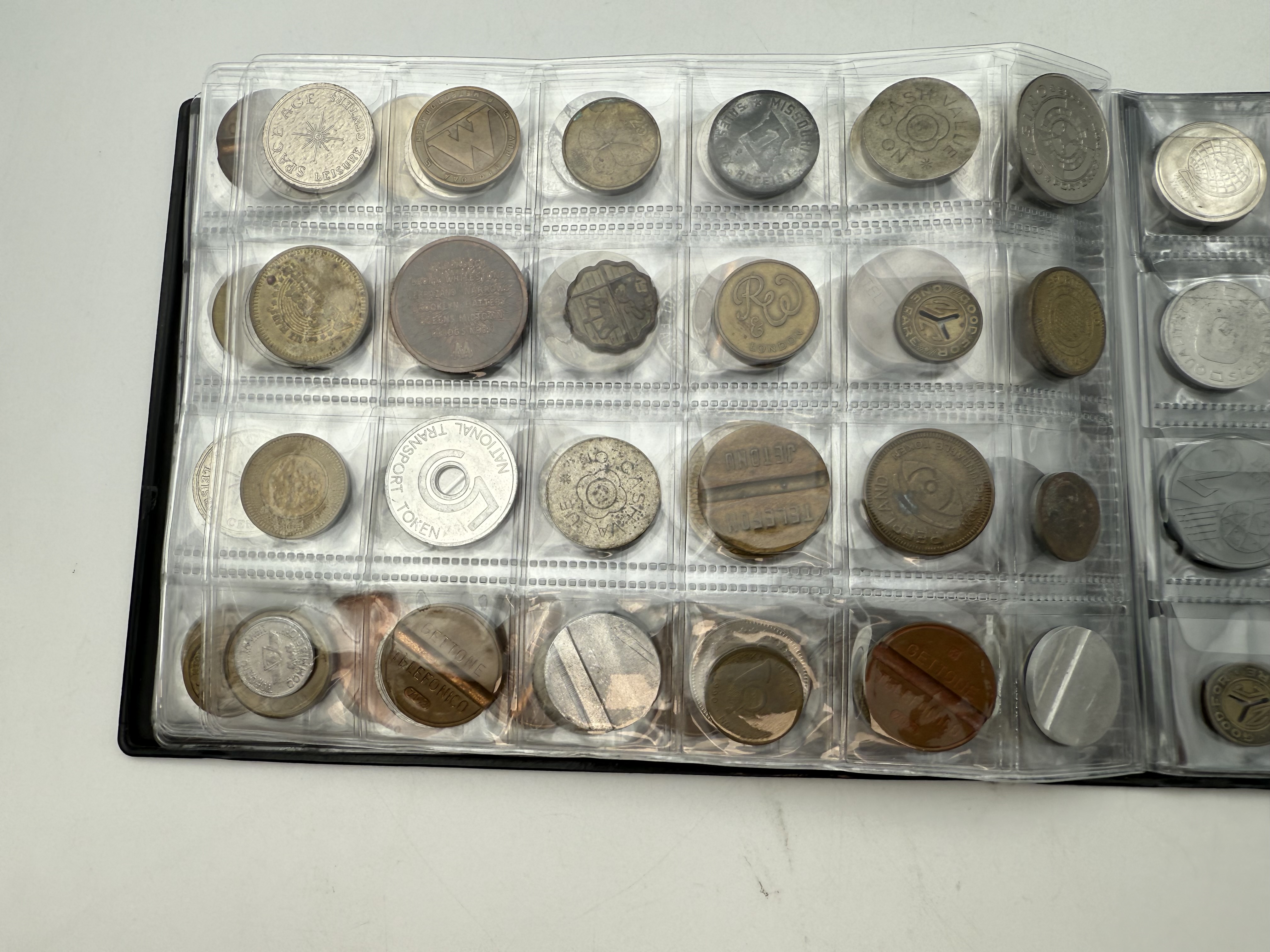 World - A collection of several hundred tokens and medals from several different countries, arranged in a special ... - 1 6