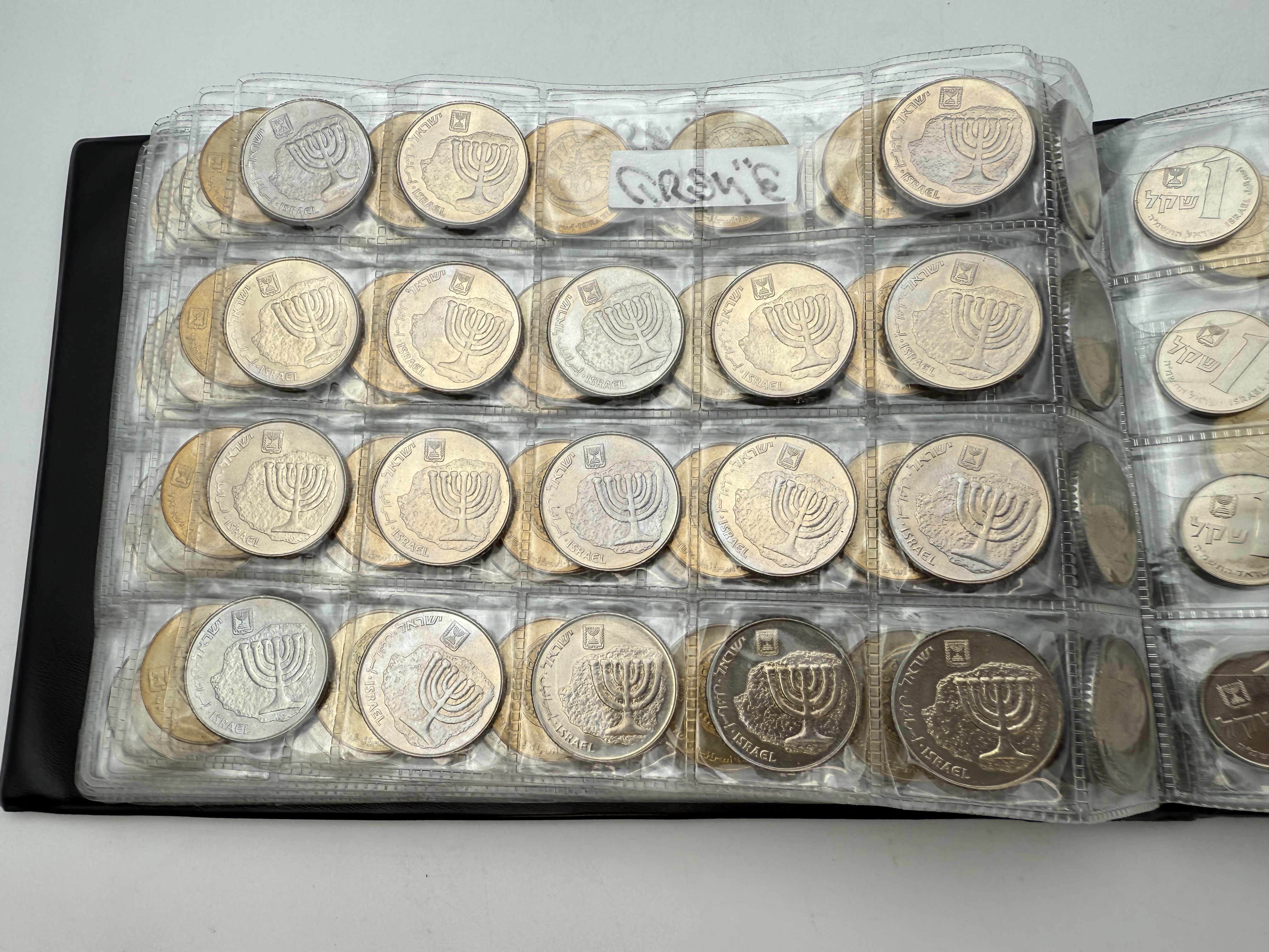 Israel - A collection of several hundred coins arranged in a special coin album, various conditions and years - 1 50