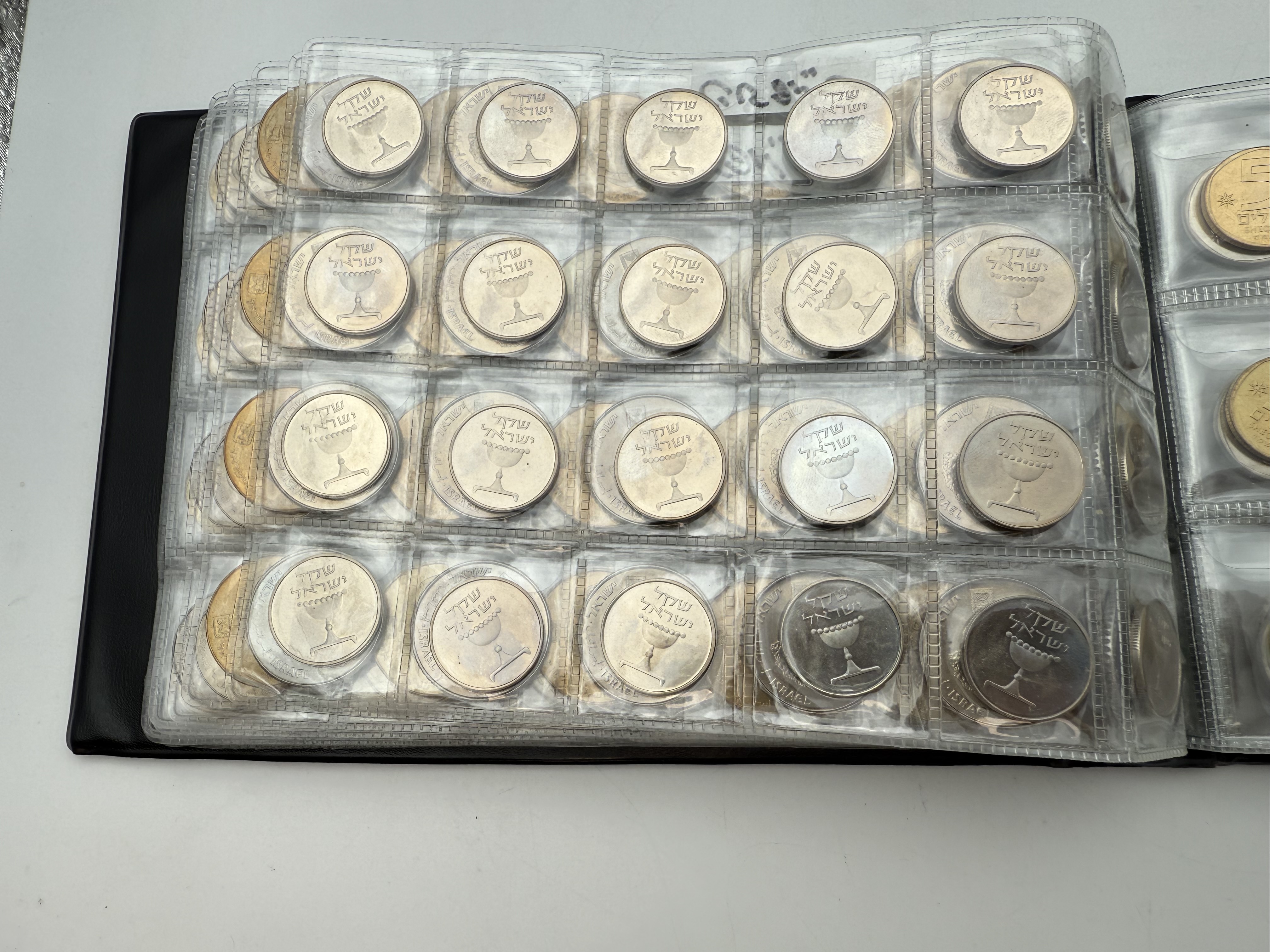 Israel - A collection of several hundred coins arranged in a special coin album, various conditions and years - 1 52
