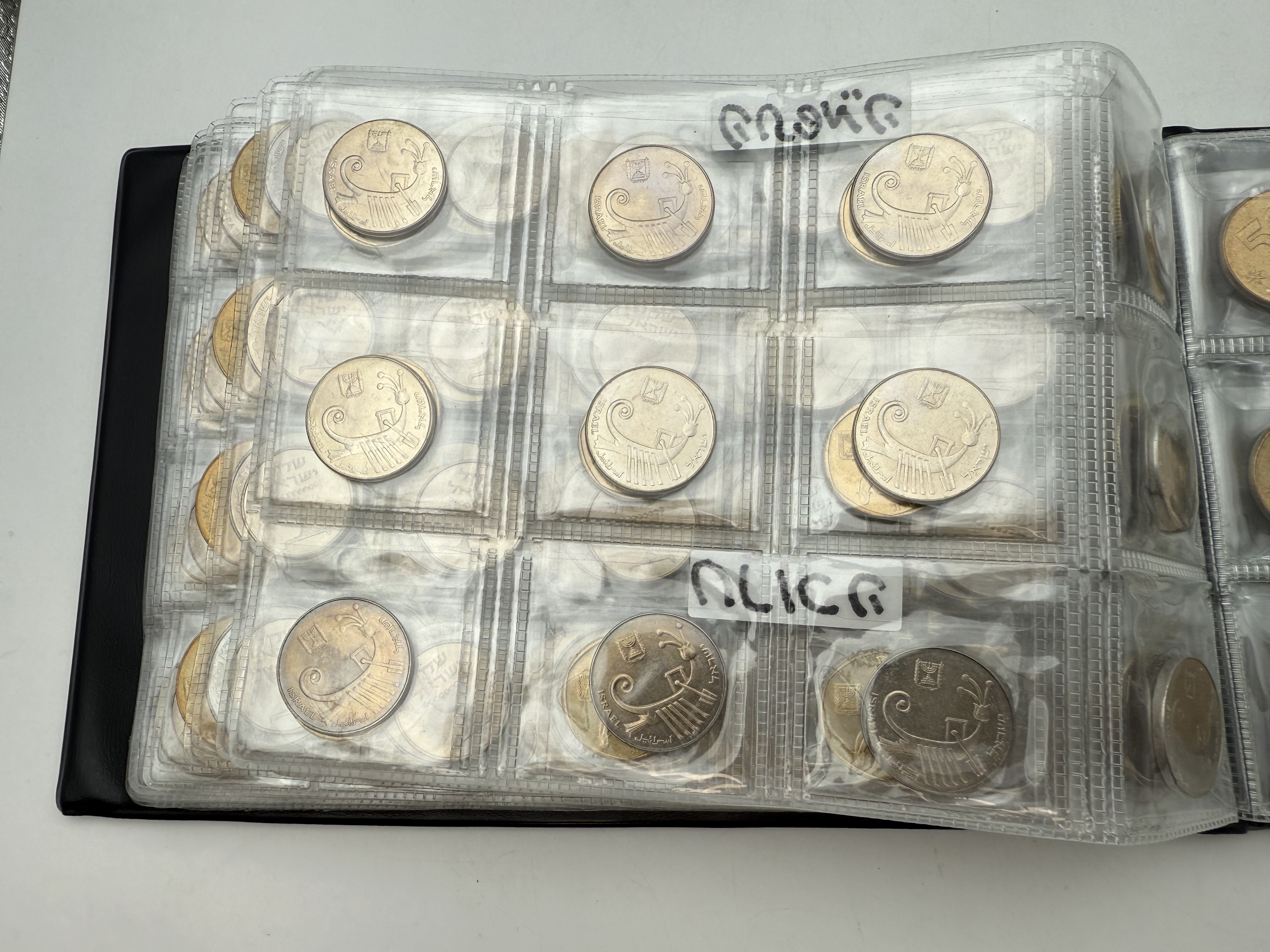 Israel - A collection of several hundred coins arranged in a special coin album, various conditions and years - 1 57