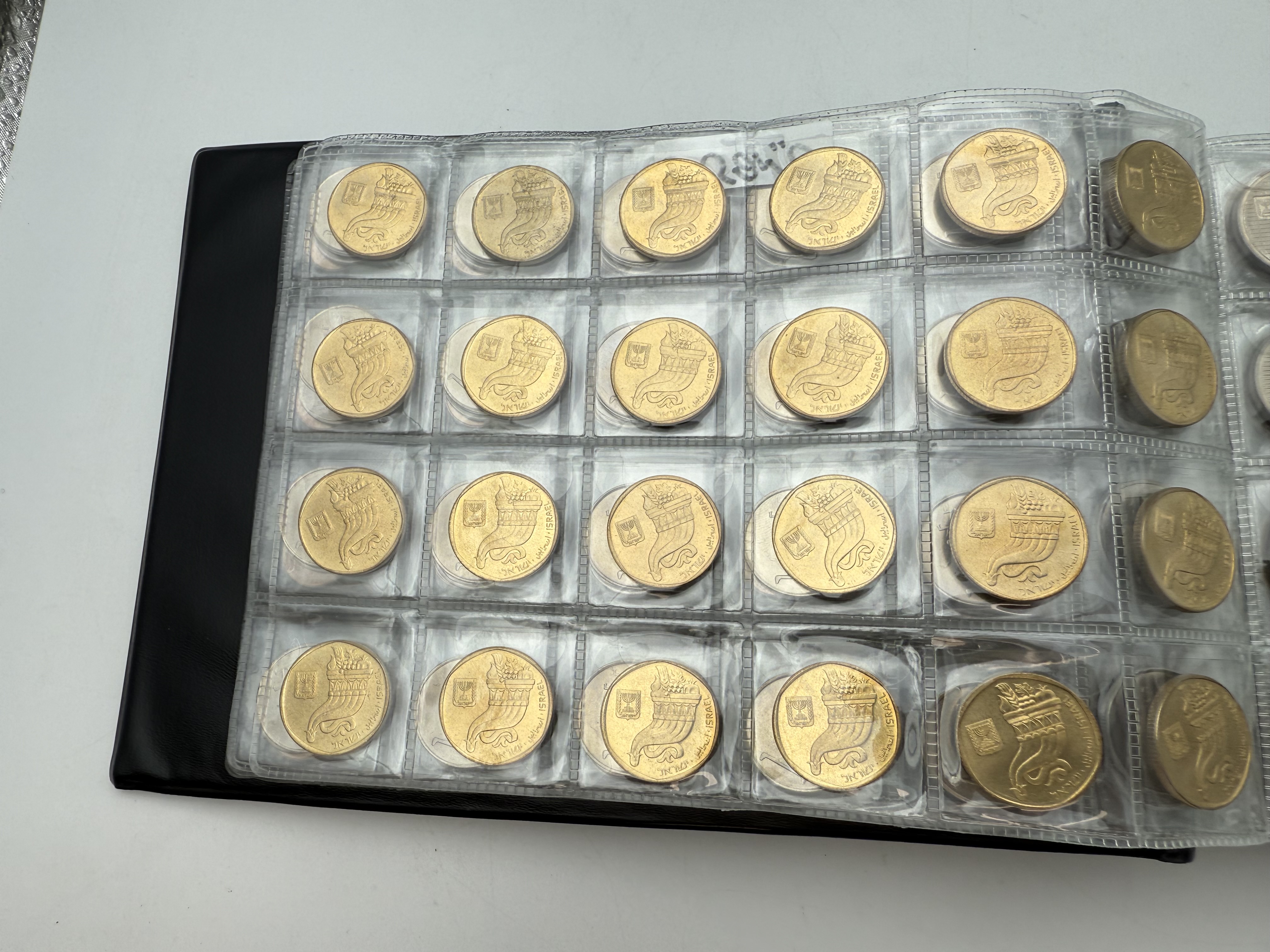 Israel - A collection of several hundred coins arranged in a special coin album, various conditions and years - 1 39