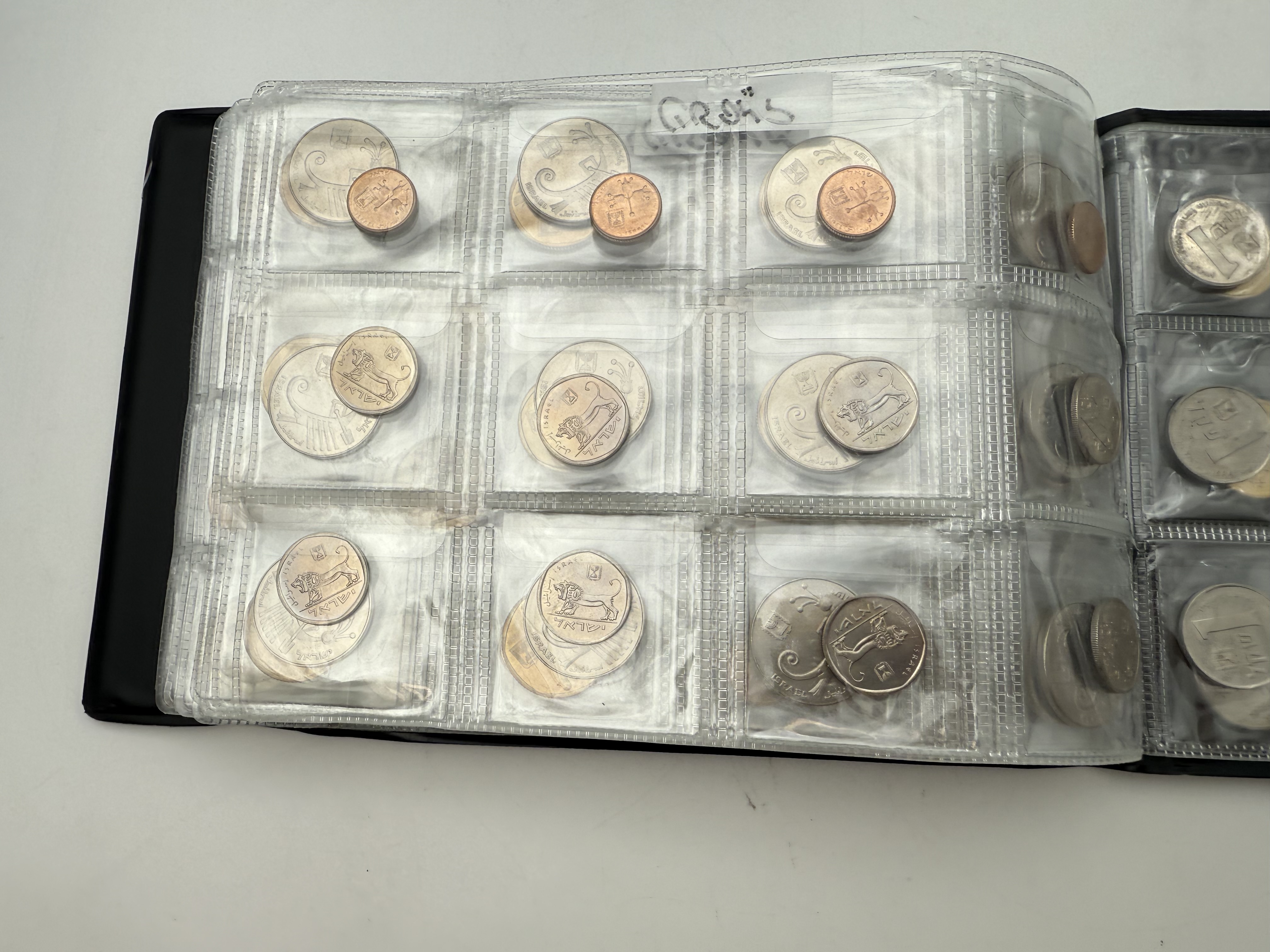 Israel - A collection of several hundred coins arranged in a special coin album, various conditions and years - 1 24