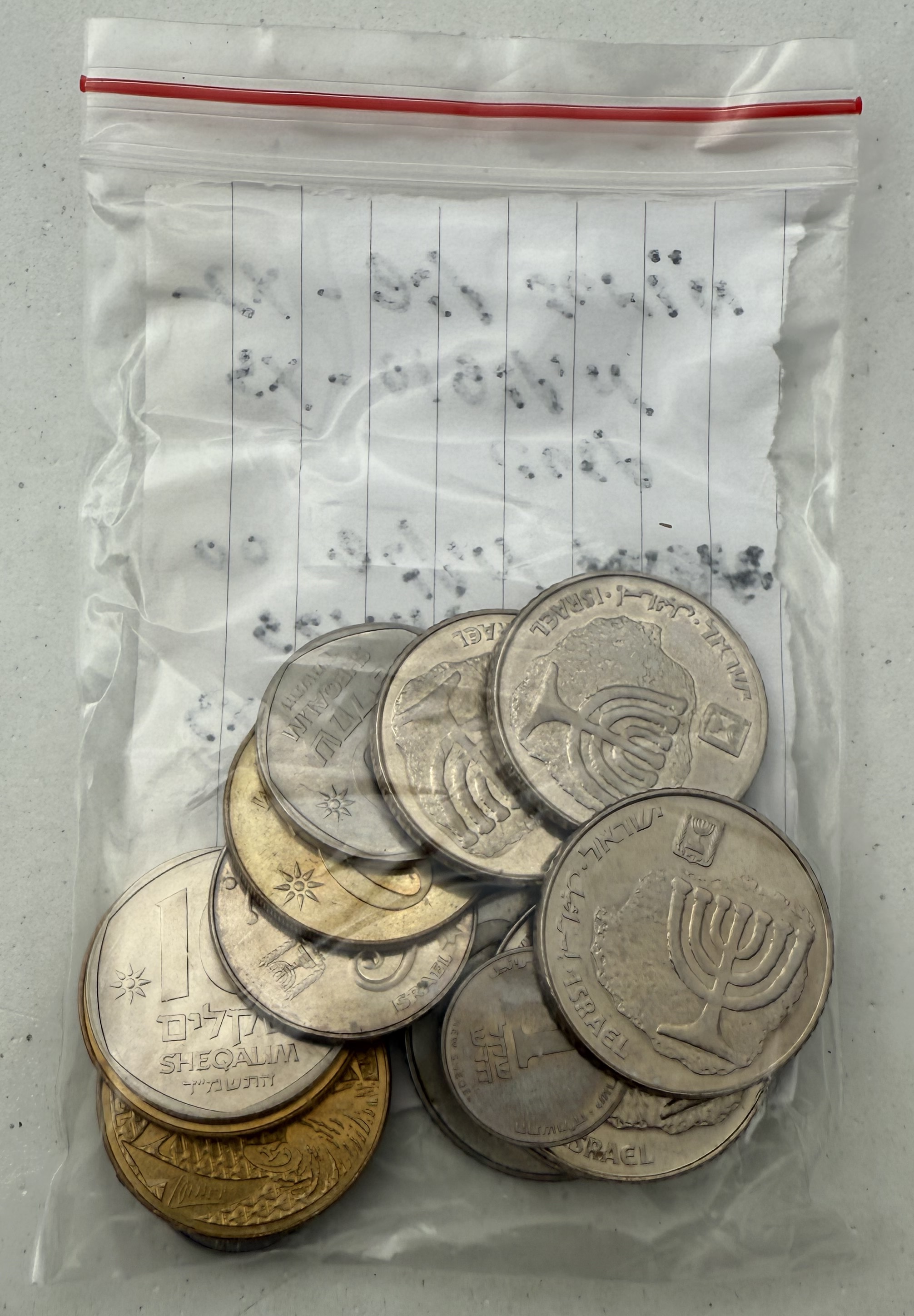 Israel - A very large collection of several hundred coins from the new and old shekel series bearing the Hanukkah ... - 1 9