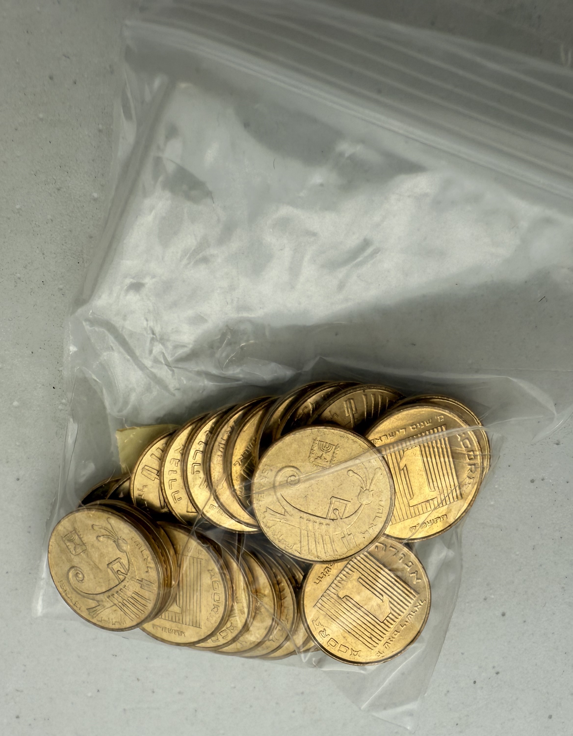 Israel - A very large collection of several hundred coins from the new and old shekel series bearing the Hanukkah ... - 1 4