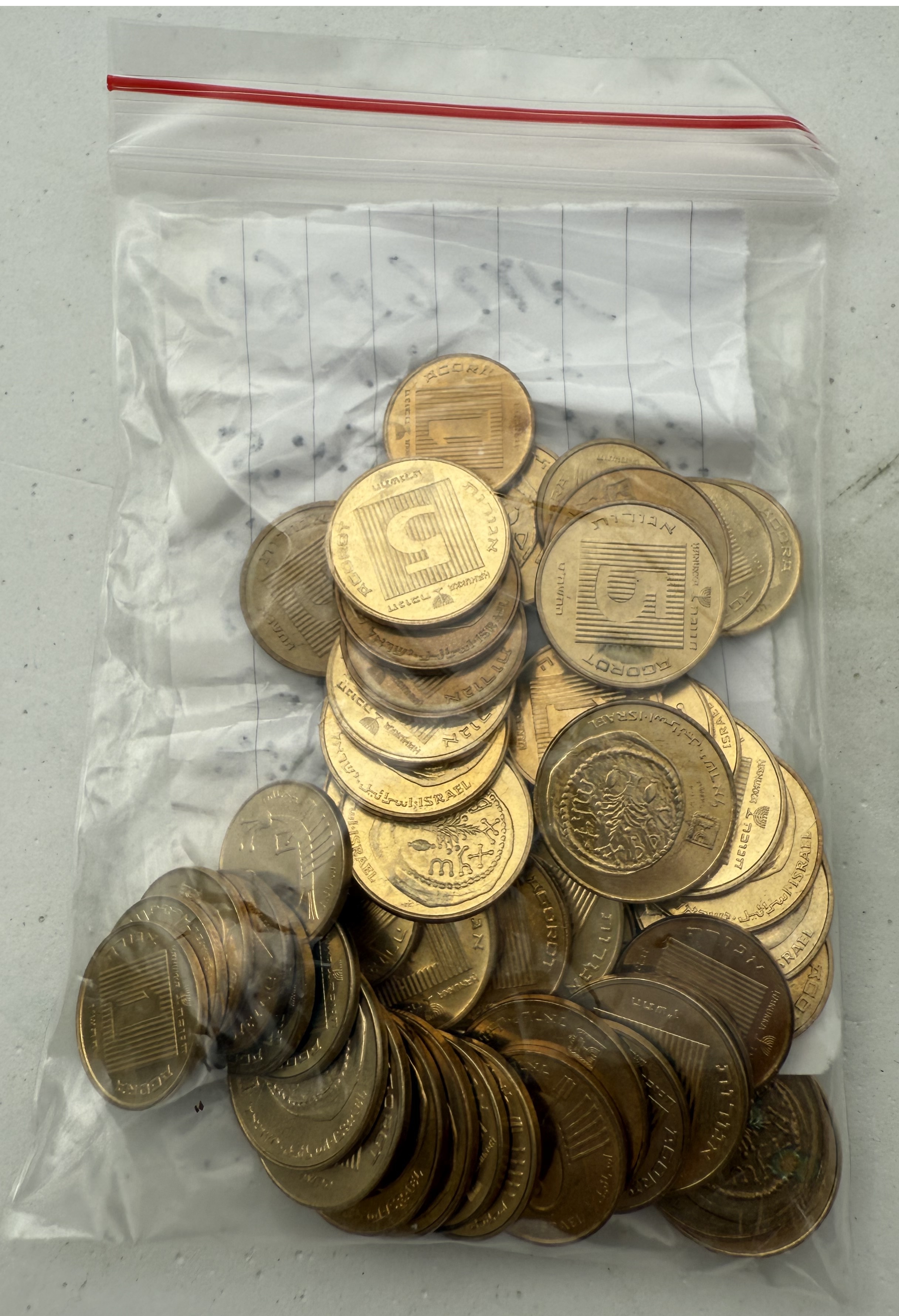 Israel - A very large collection of several hundred coins from the new and old shekel series bearing the Hanukkah ... - 1 8