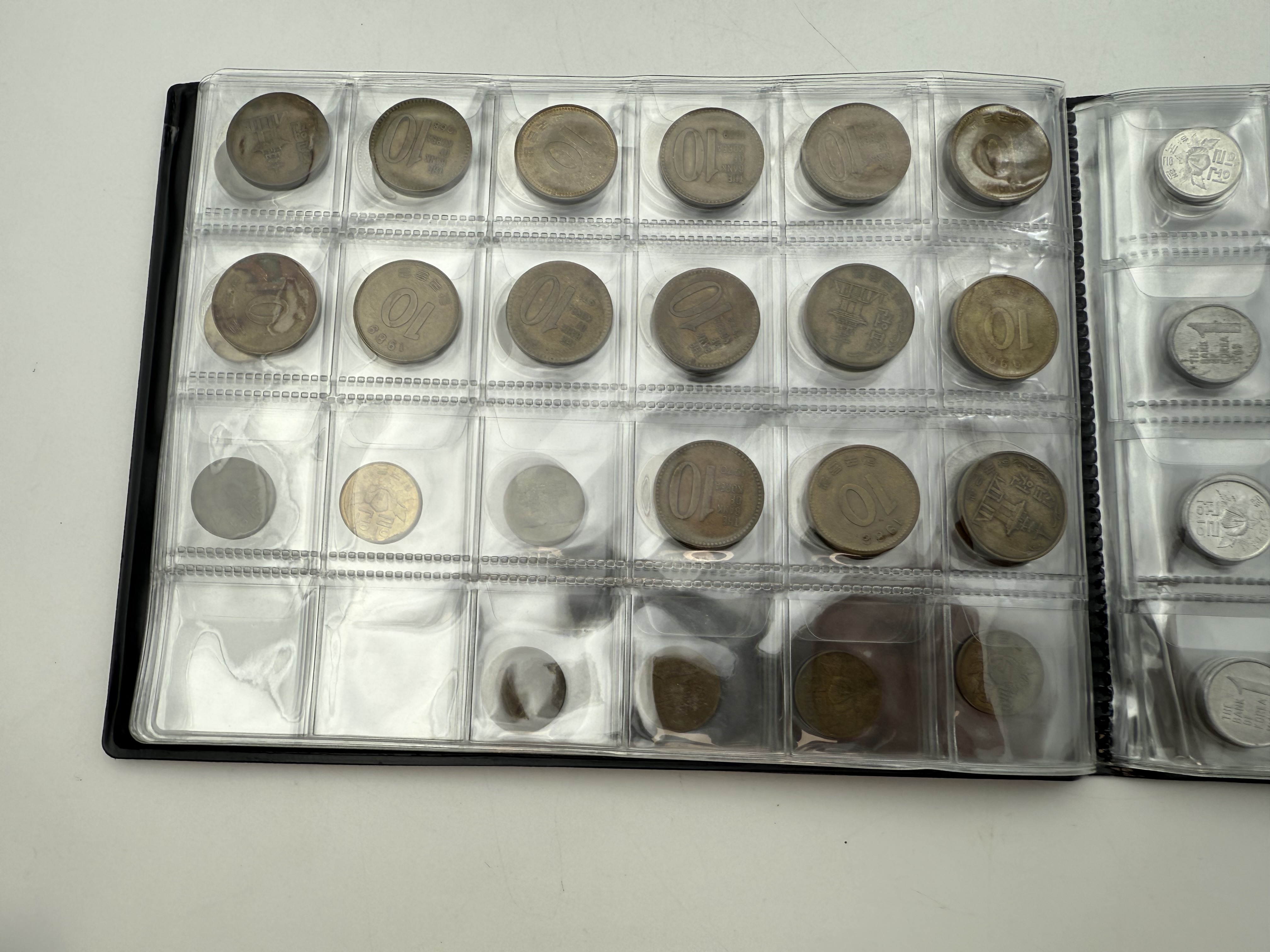 Korea / Taiwan - A collection of several hundred coins arranged in a special coin album, various conditions and years - 1 3