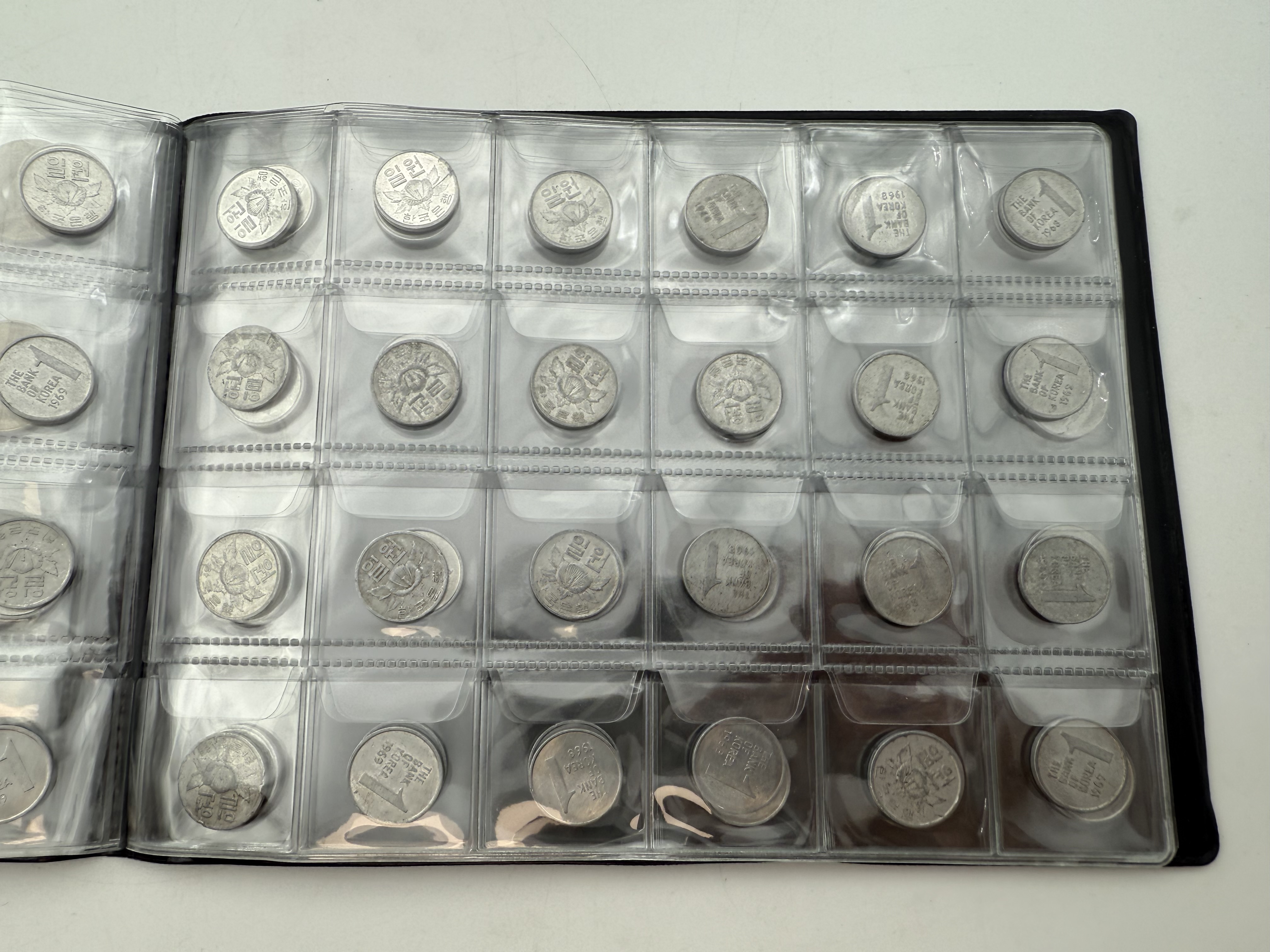 Korea / Taiwan - A collection of several hundred coins arranged in a special coin album, various conditions and years - 1 8