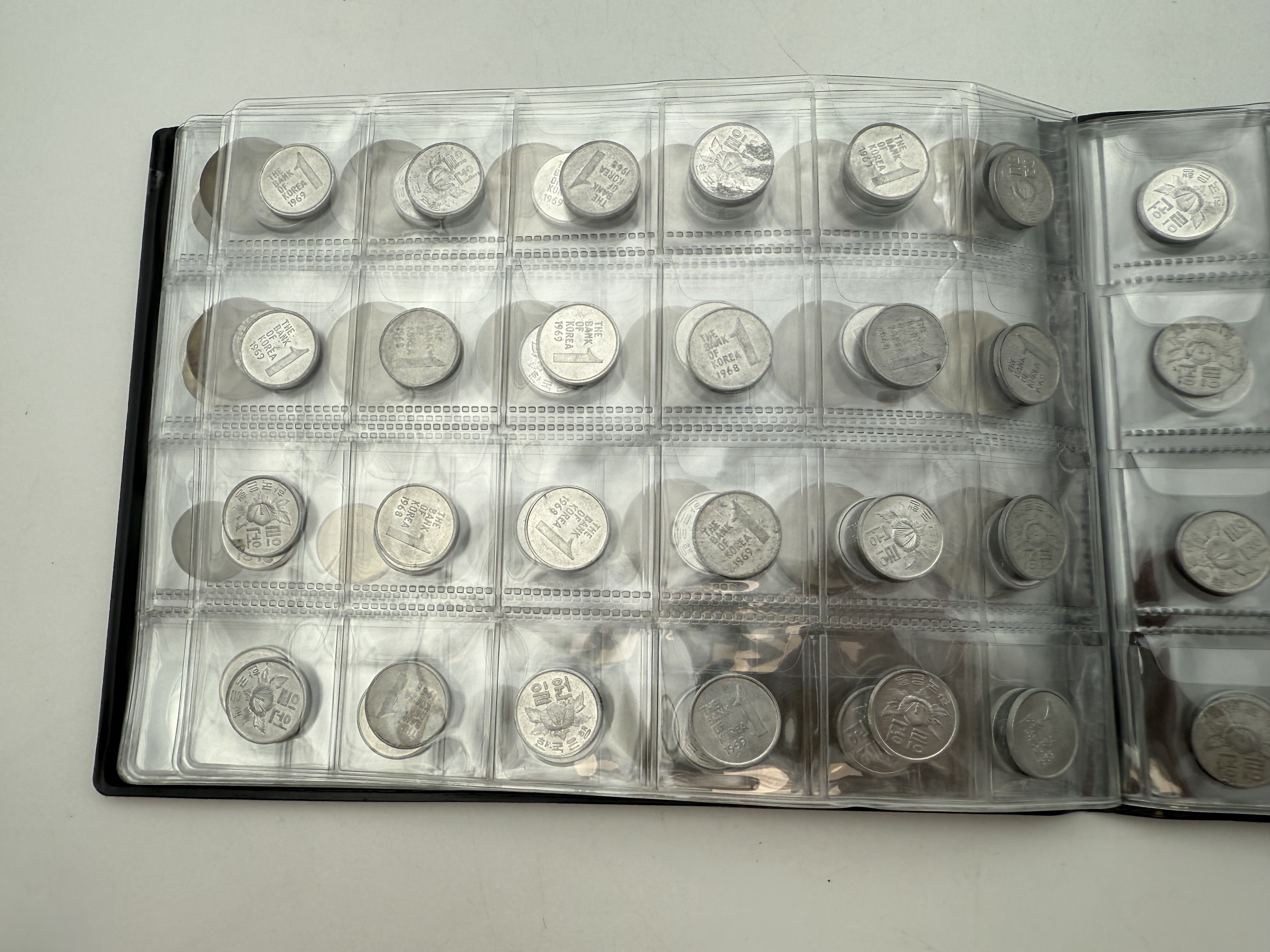 Korea / Taiwan - A collection of several hundred coins arranged in a special coin album, various conditions and years - 1 7