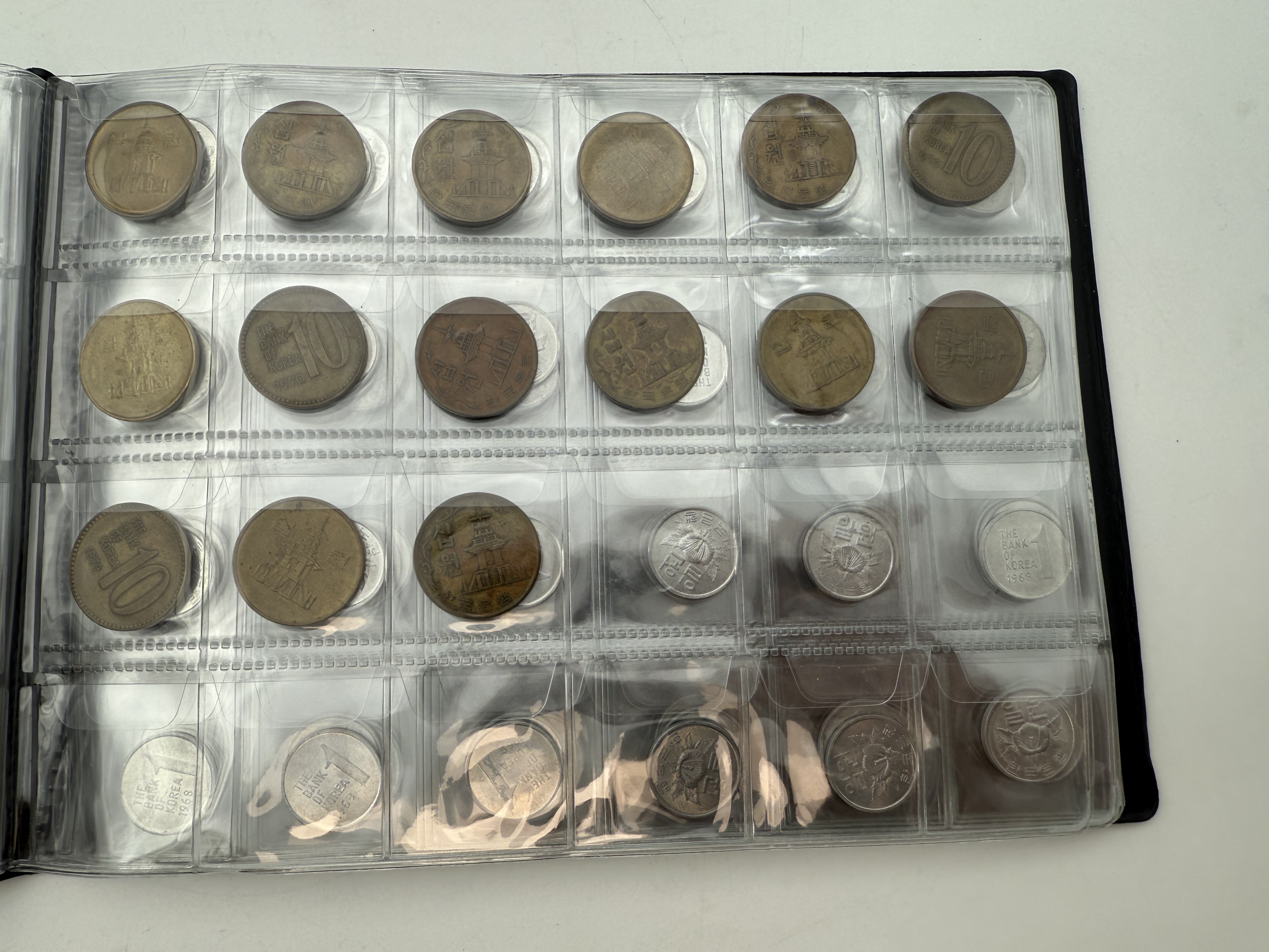 Korea / Taiwan - A collection of several hundred coins arranged in a special coin album, various conditions and years - 1 2