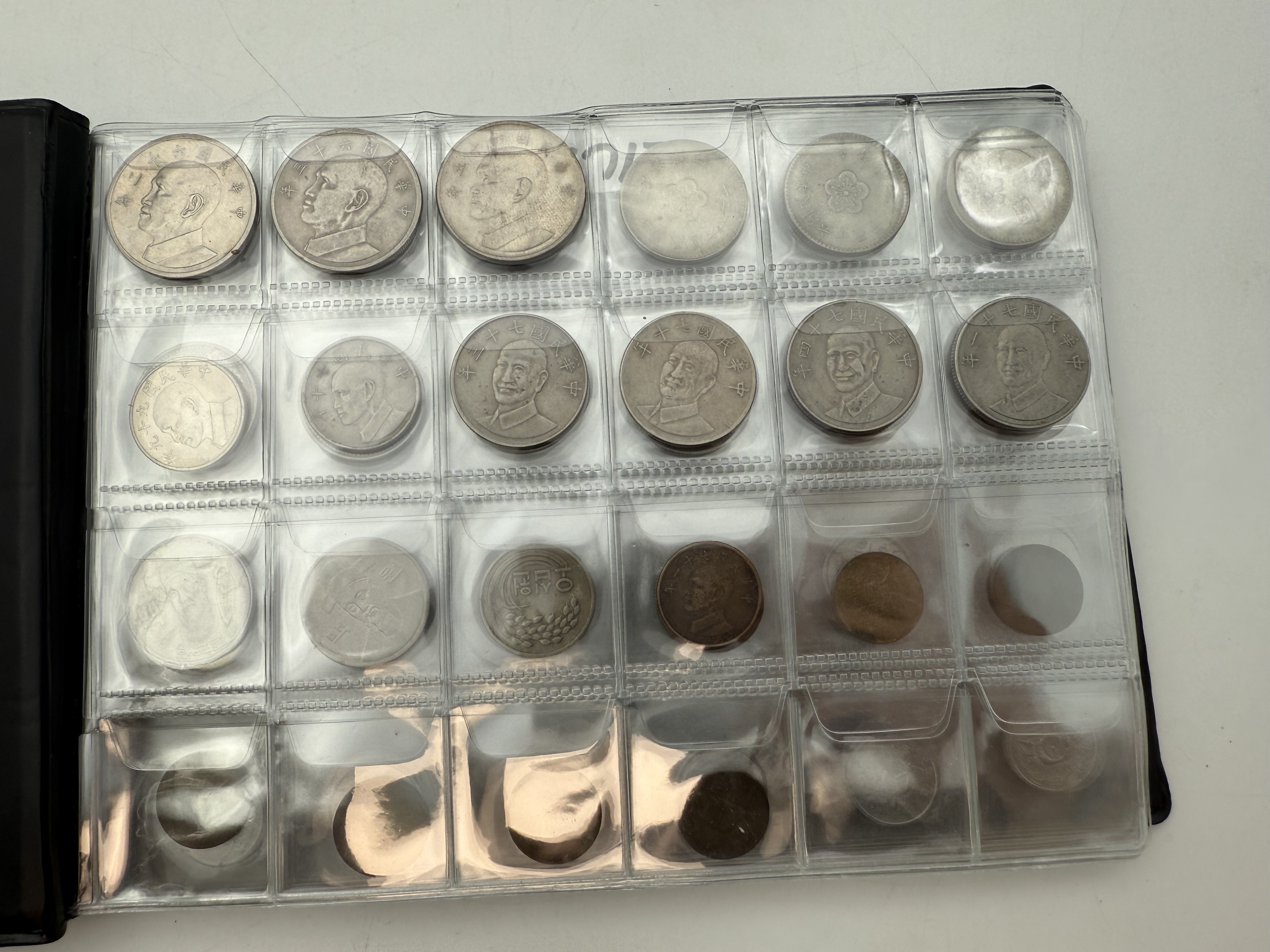 Korea / Taiwan - A collection of several hundred coins arranged in a special coin album, various conditions and years - 1 12