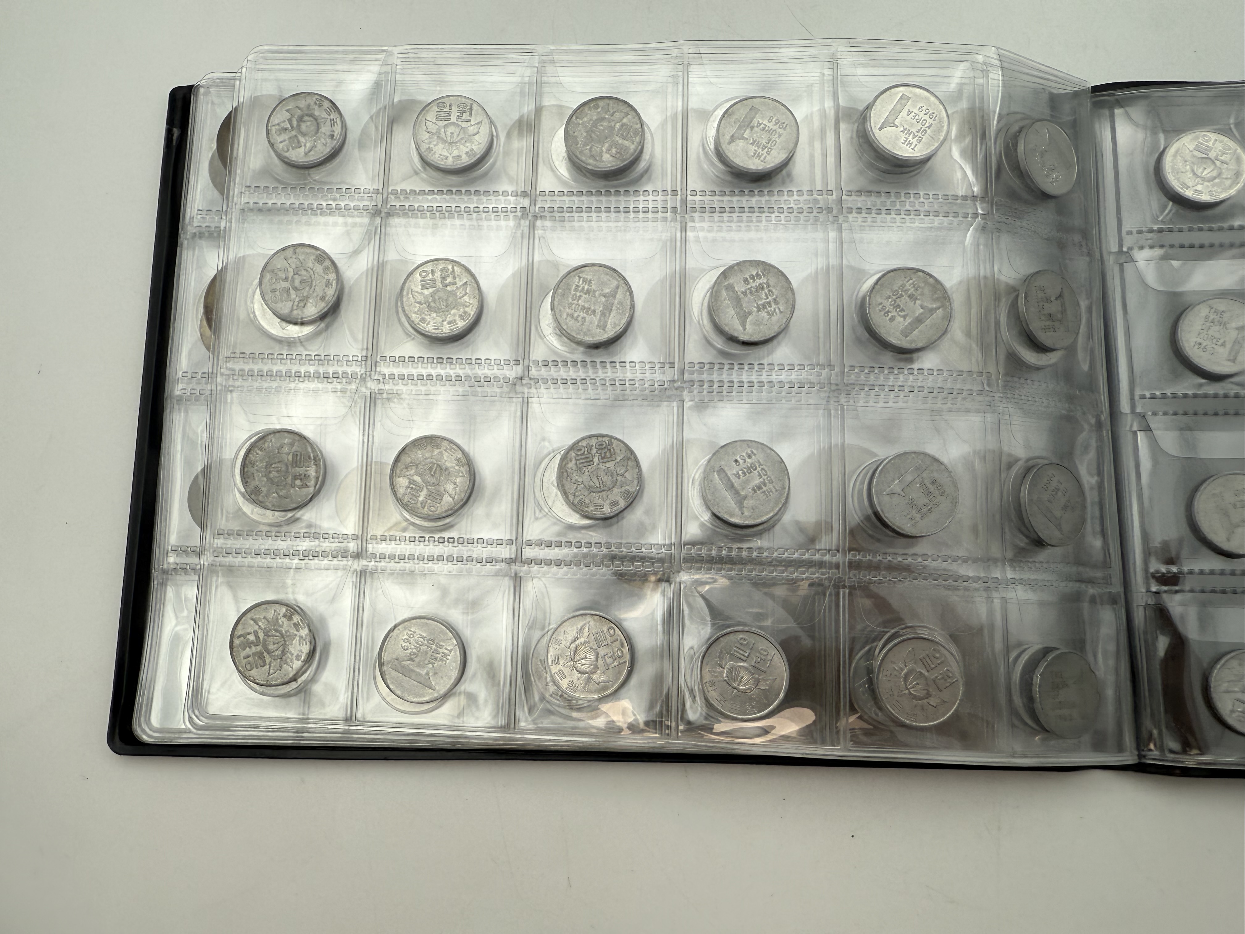 Korea / Taiwan - A collection of several hundred coins arranged in a special coin album, various conditions and years - 1 9