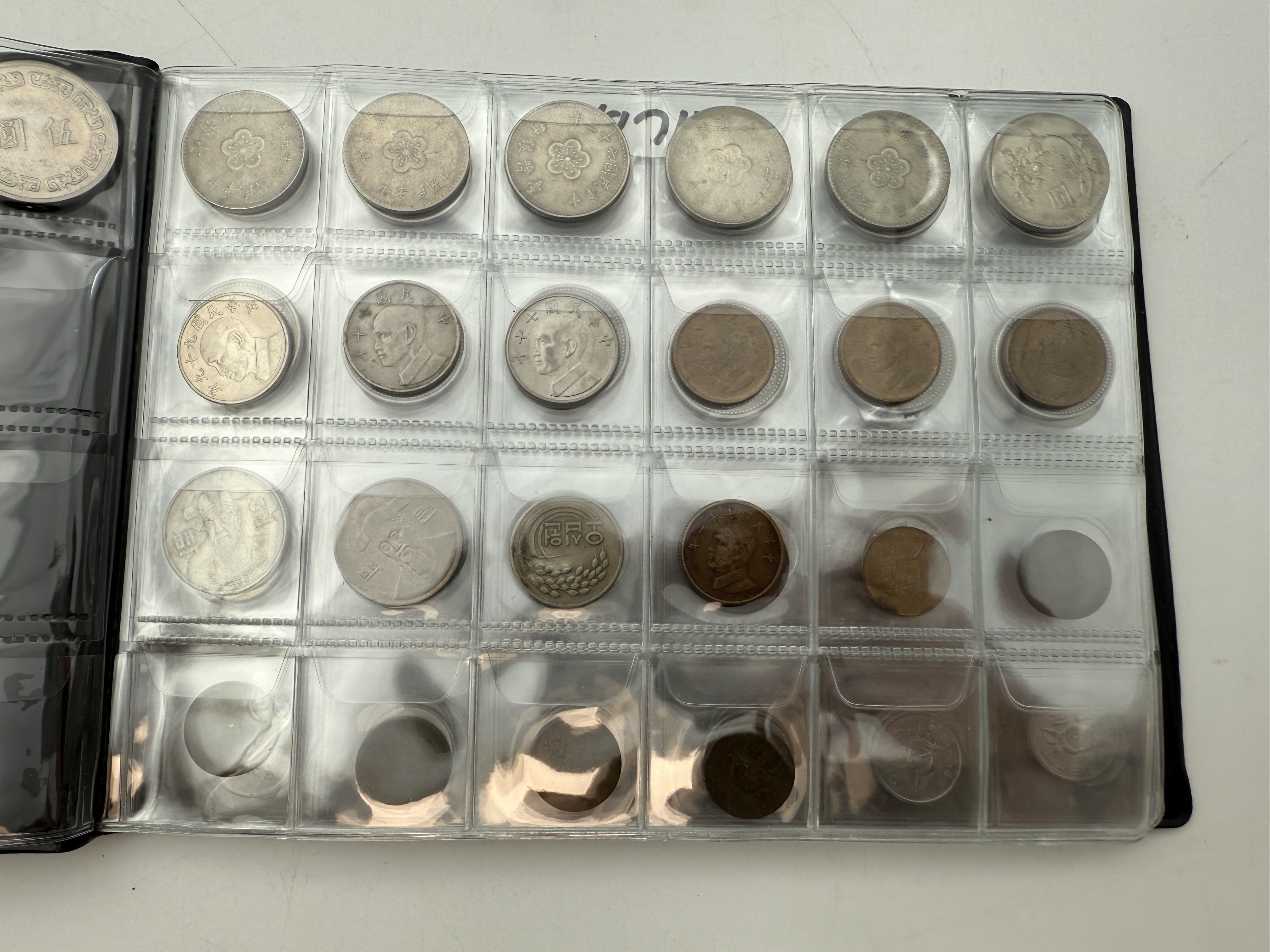 Korea / Taiwan - A collection of several hundred coins arranged in a special coin album, various conditions and years - 1 14