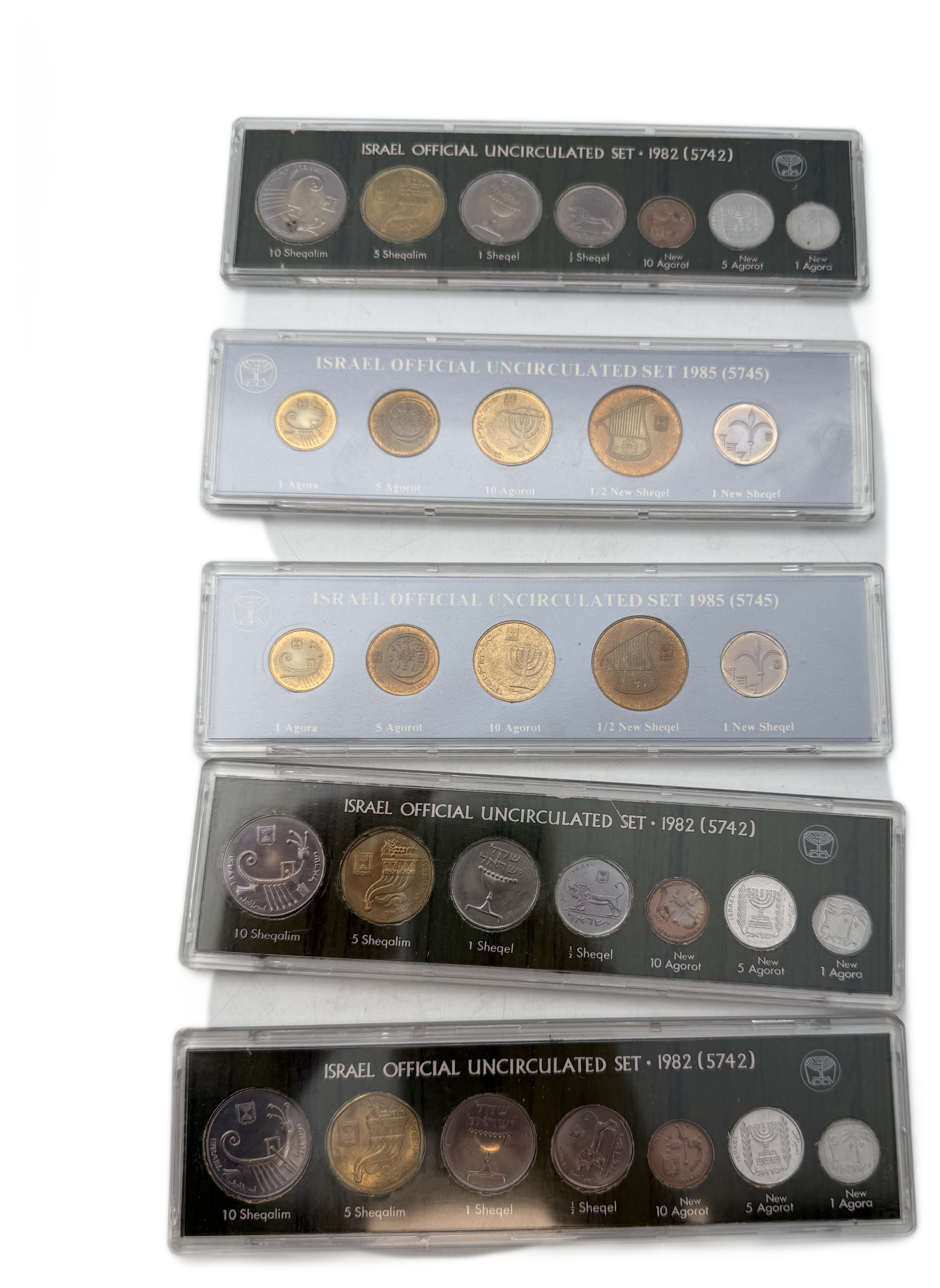 Israel - Collection of 5 coin sets, 1982, 1985 - Published by the Government Coin and Medal Company - 1 3