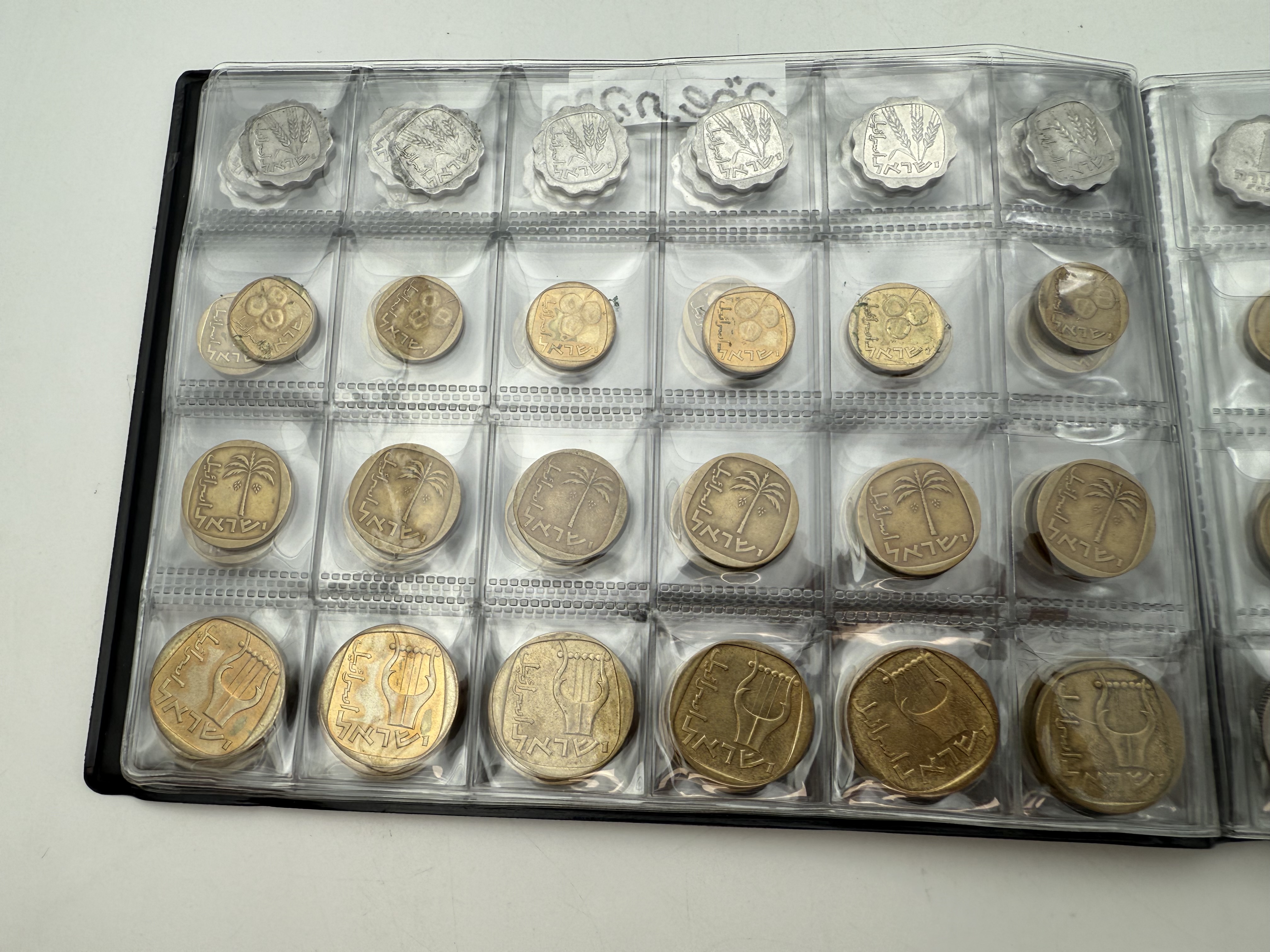 Israel - A collection of several hundred coins arranged in a special coin album, various conditions and years - 1 42