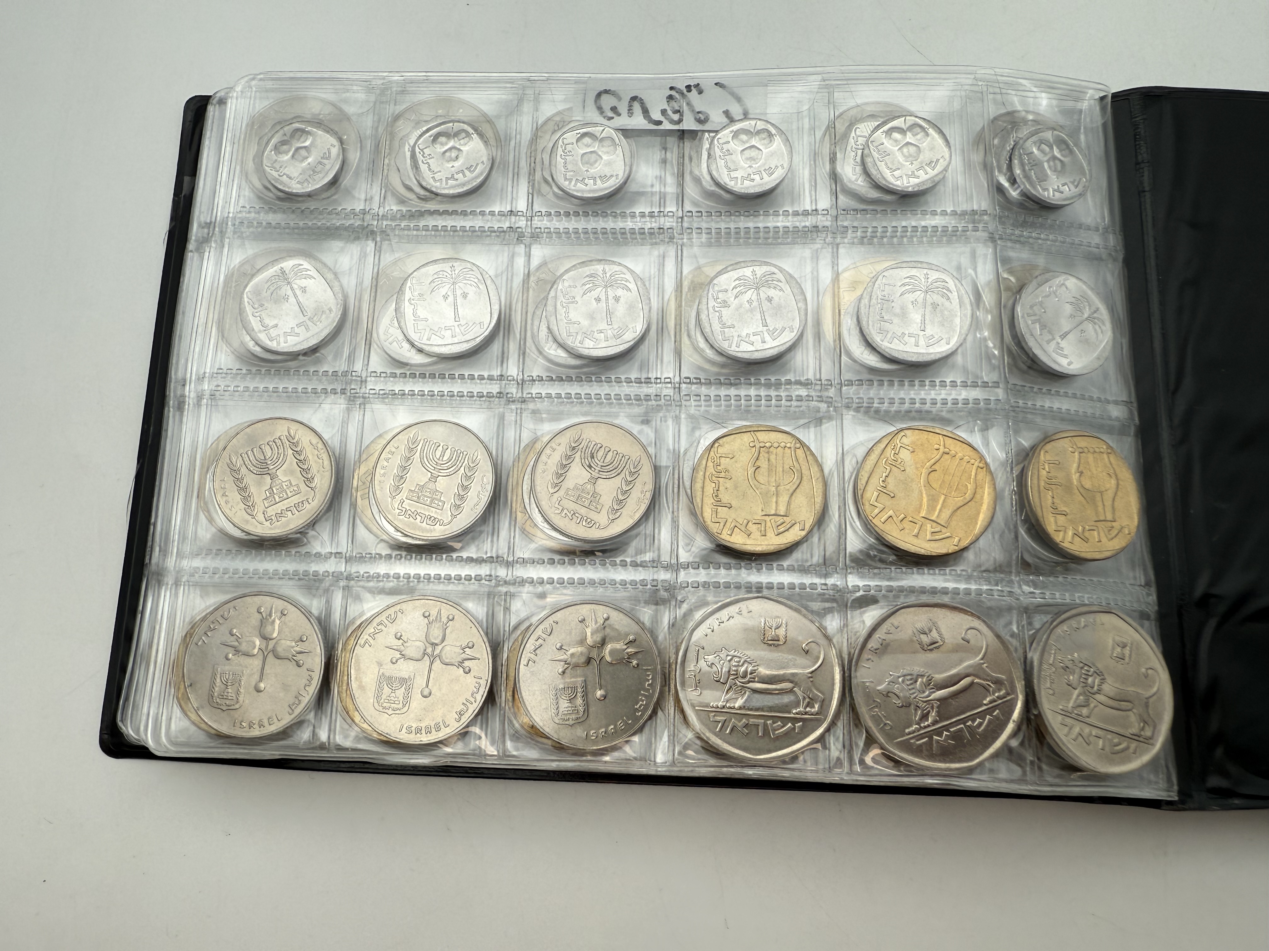 Israel - A collection of several hundred coins arranged in a special coin album, various conditions and years - 1 37