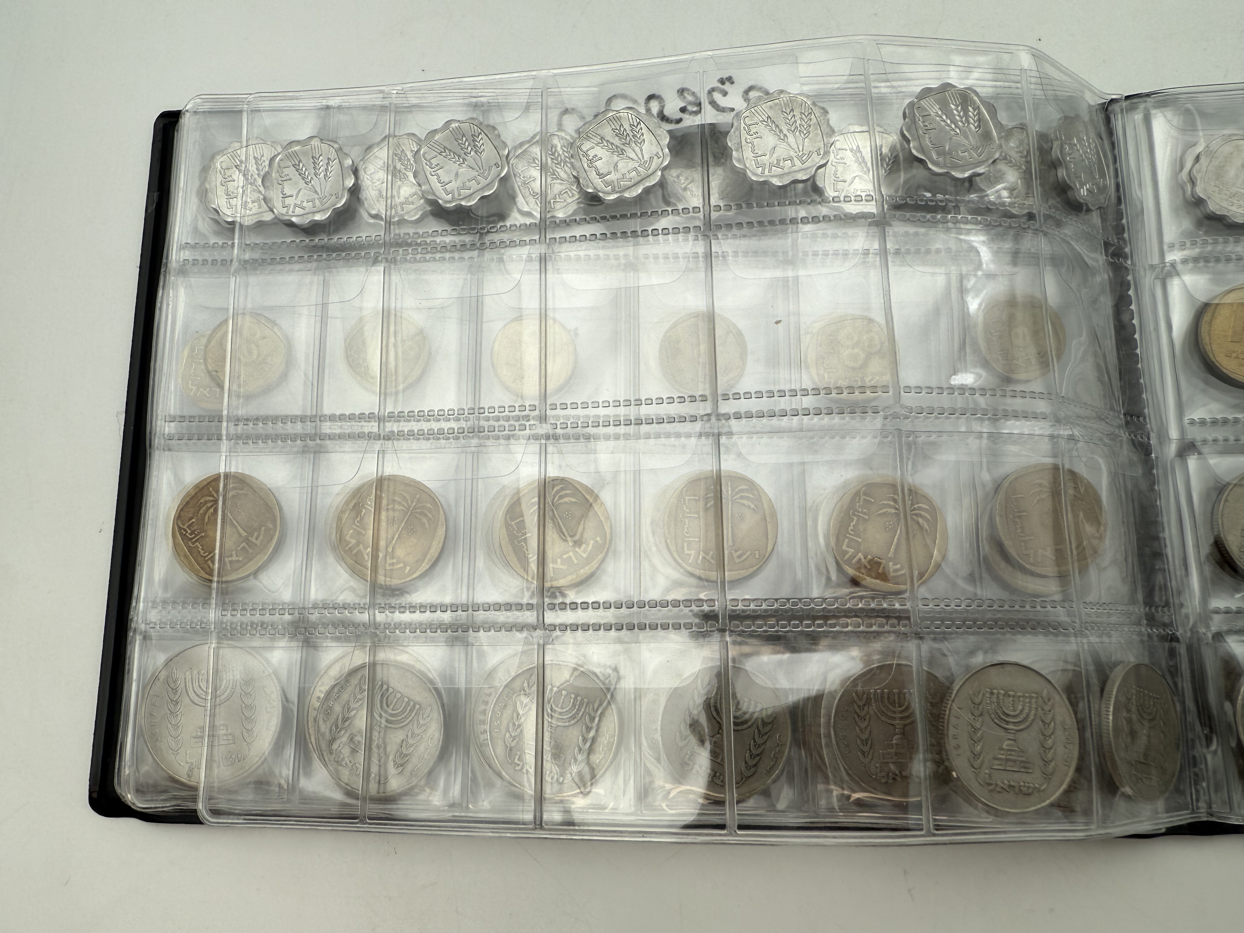Israel - A collection of several hundred coins arranged in a special coin album, various conditions and years - 1 5