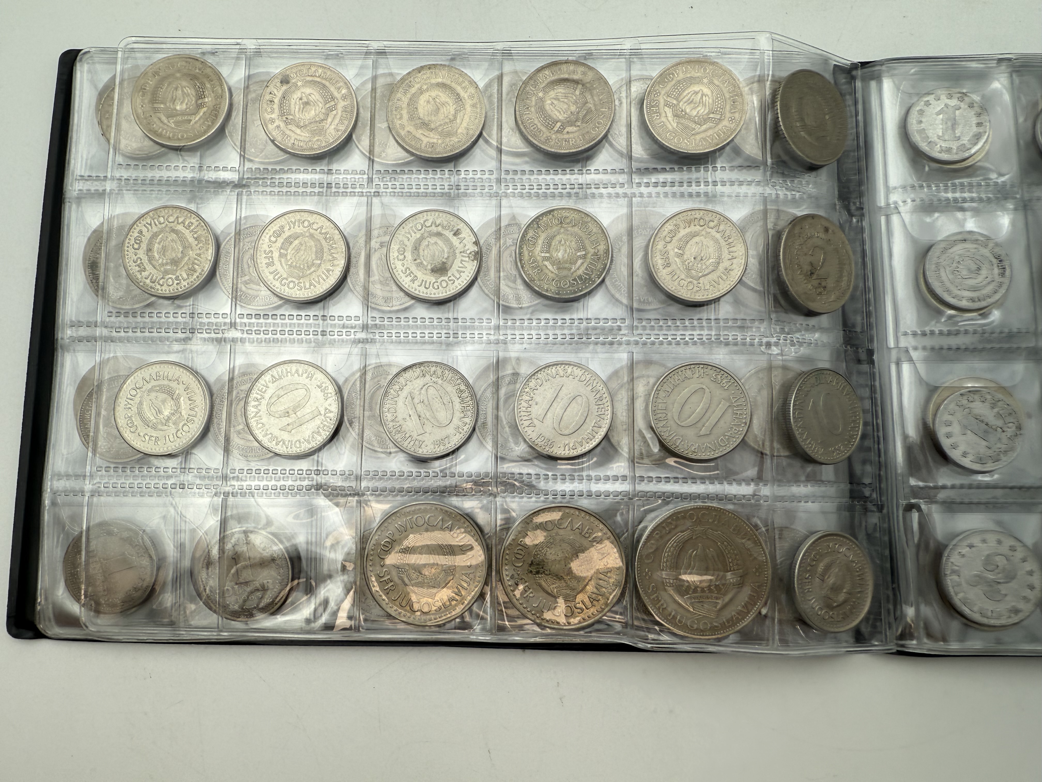 Yugoslavia - a collection of several hundred coins arranged in a special coin album, various conditions and years - 1 4