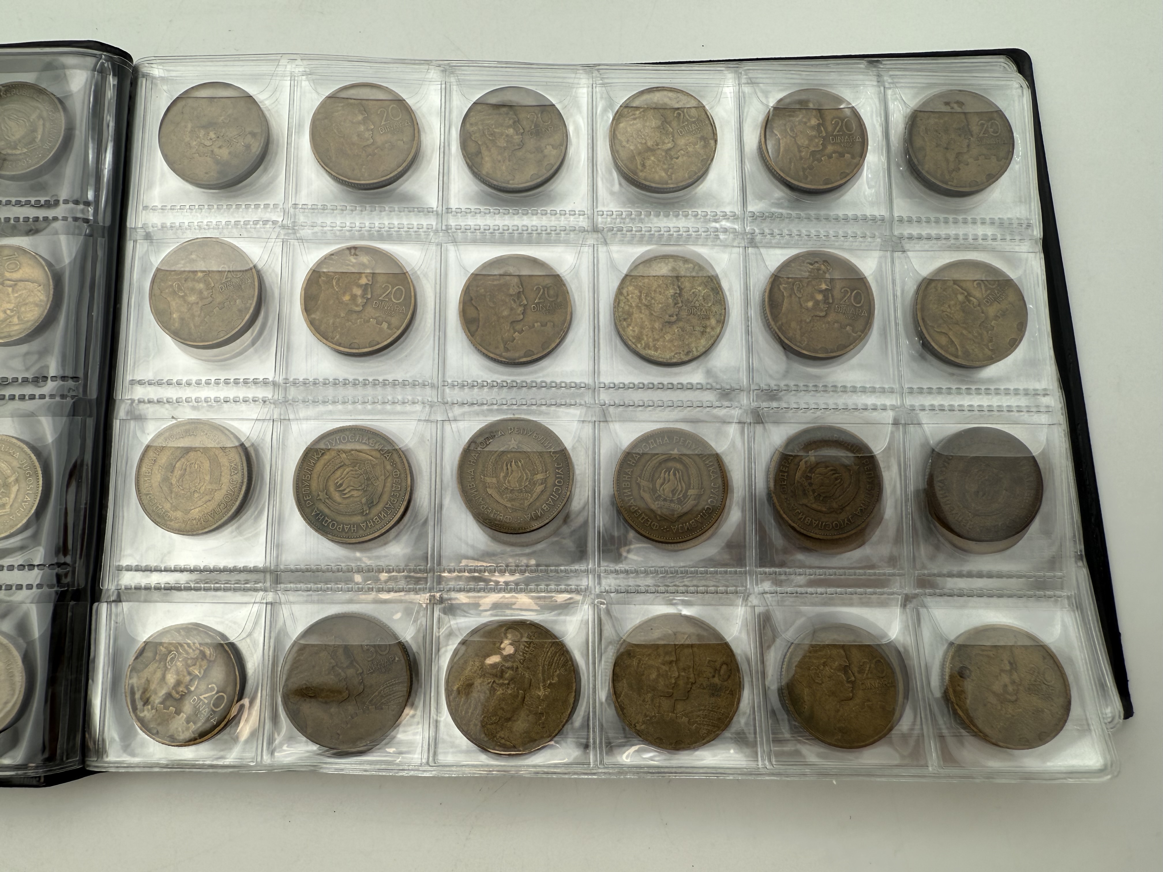 Yugoslavia - a collection of several hundred coins arranged in a special coin album, various conditions and years - 1 15