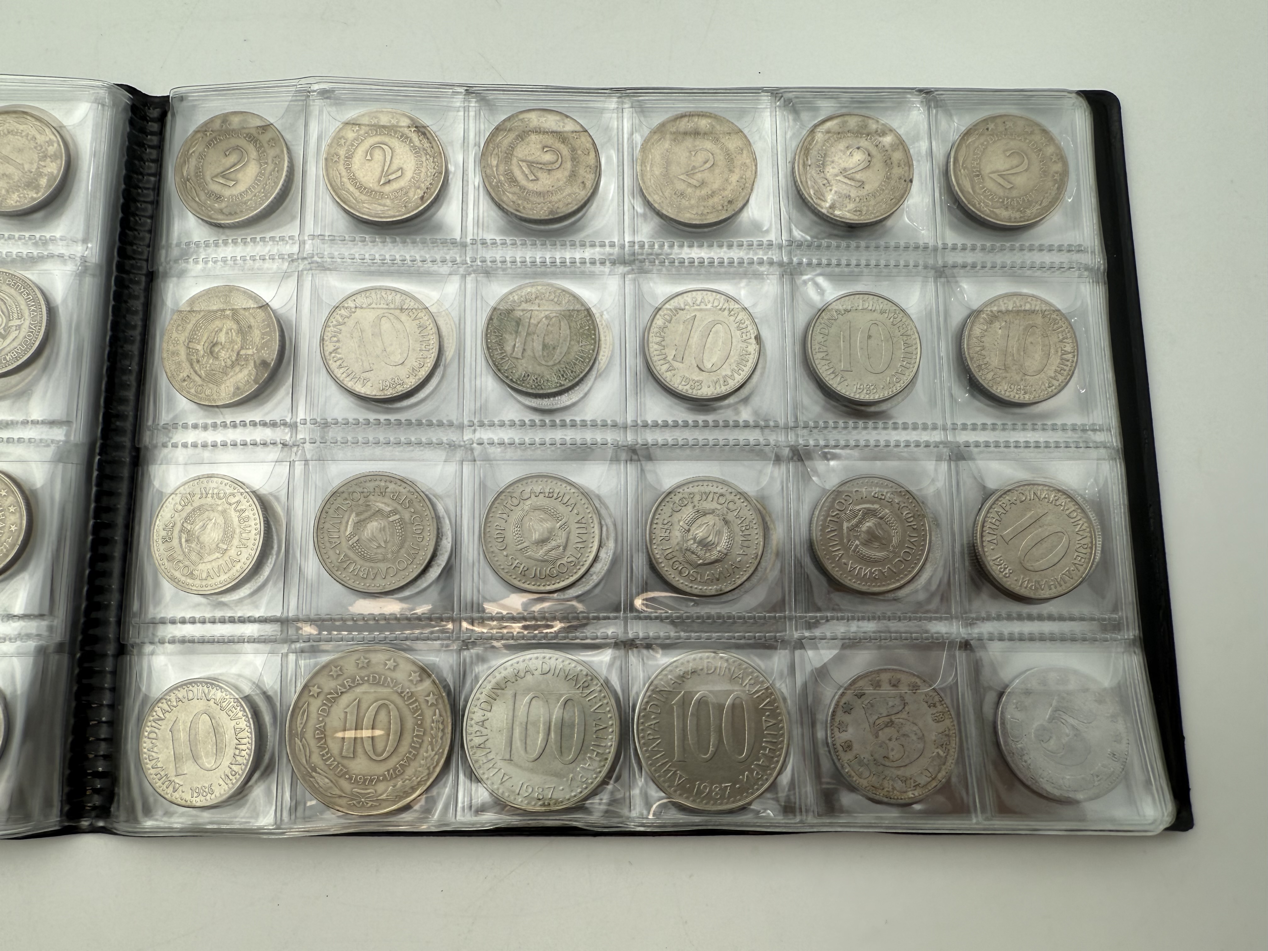 Yugoslavia - a collection of several hundred coins arranged in a special coin album, various conditions and years - 1 3