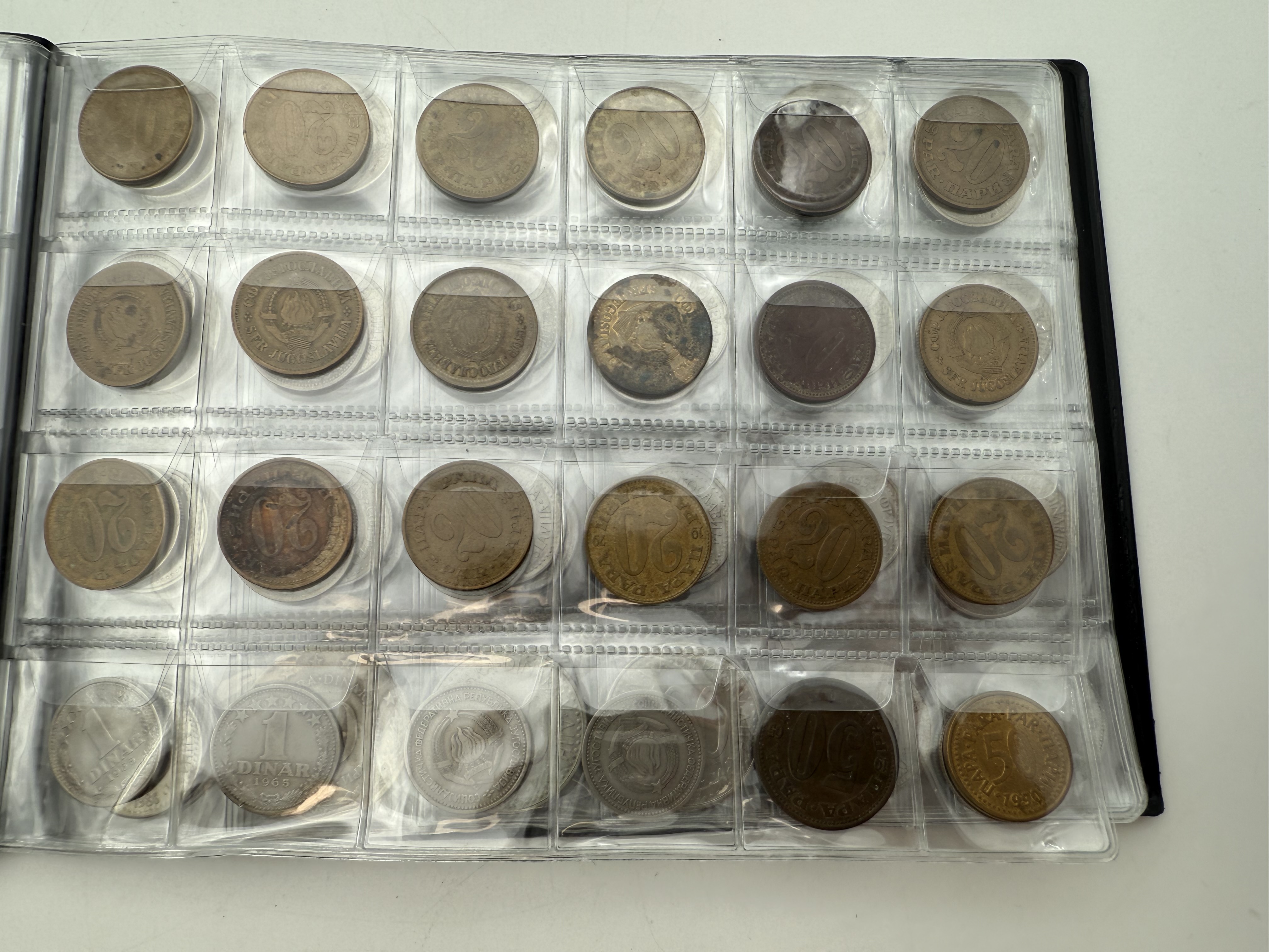 Yugoslavia - a collection of several hundred coins arranged in a special coin album, various conditions and years - 1 19