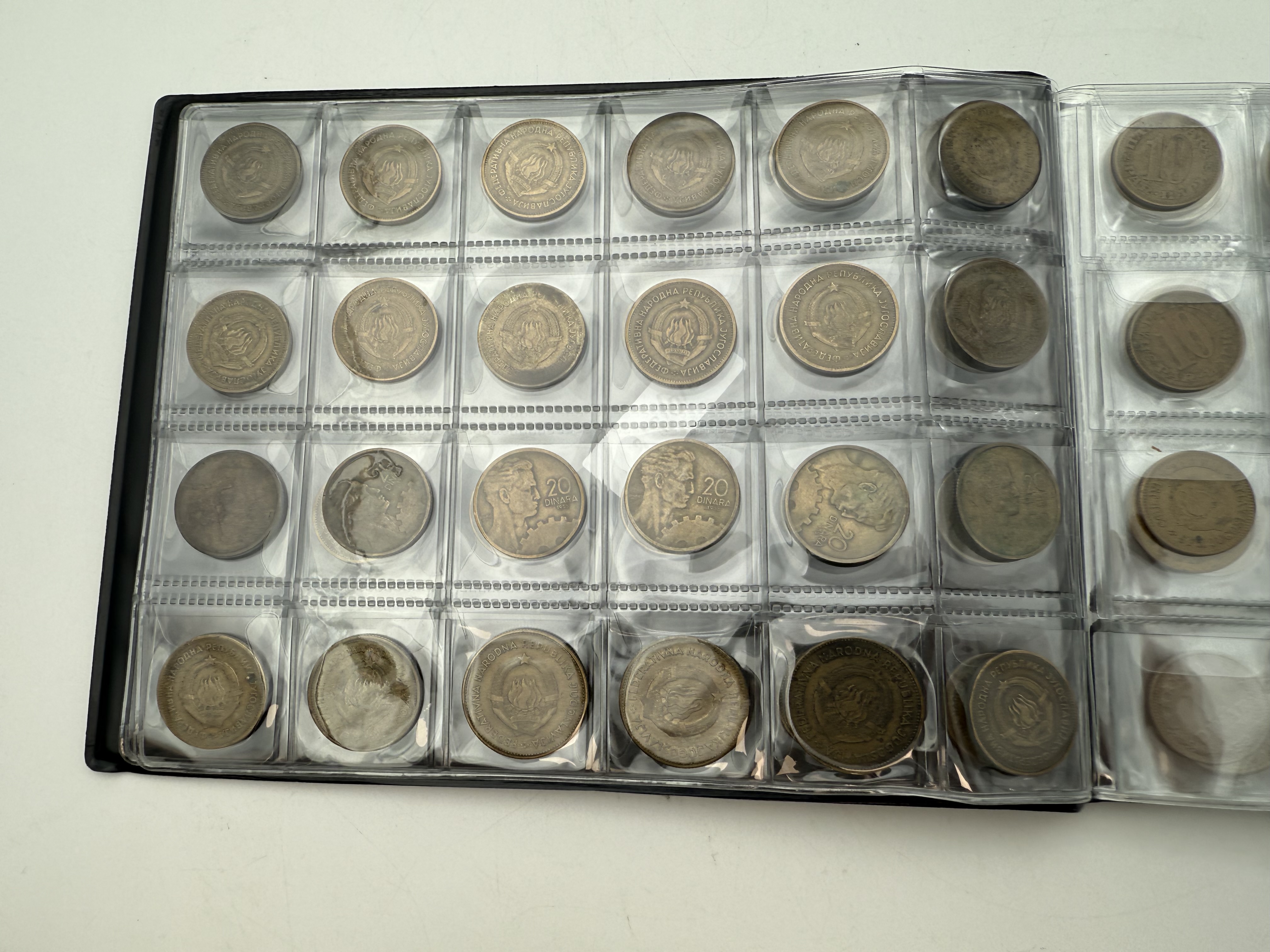Yugoslavia - a collection of several hundred coins arranged in a special coin album, various conditions and years - 1 16
