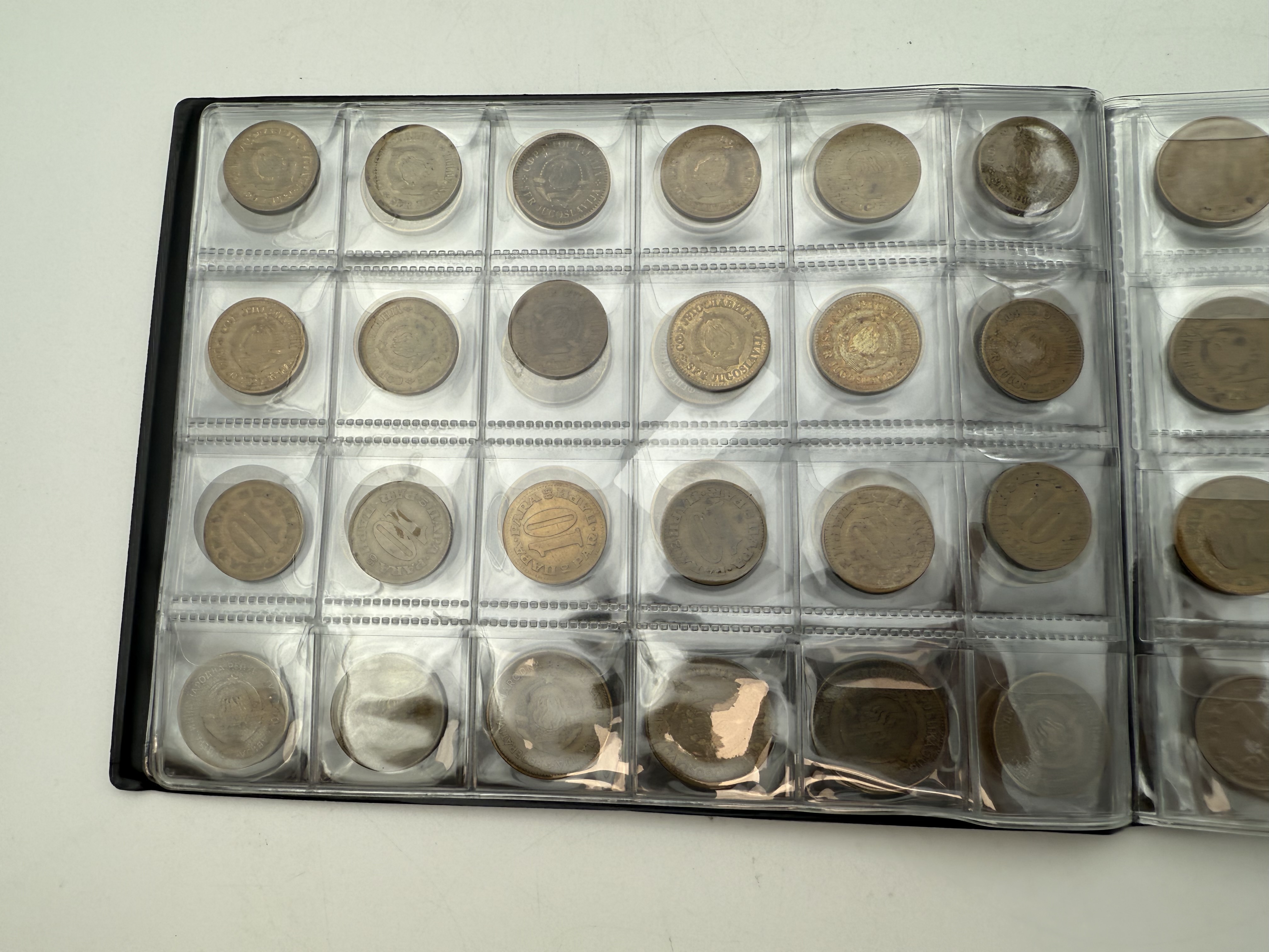 Yugoslavia - a collection of several hundred coins arranged in a special coin album, various conditions and years - 1 18