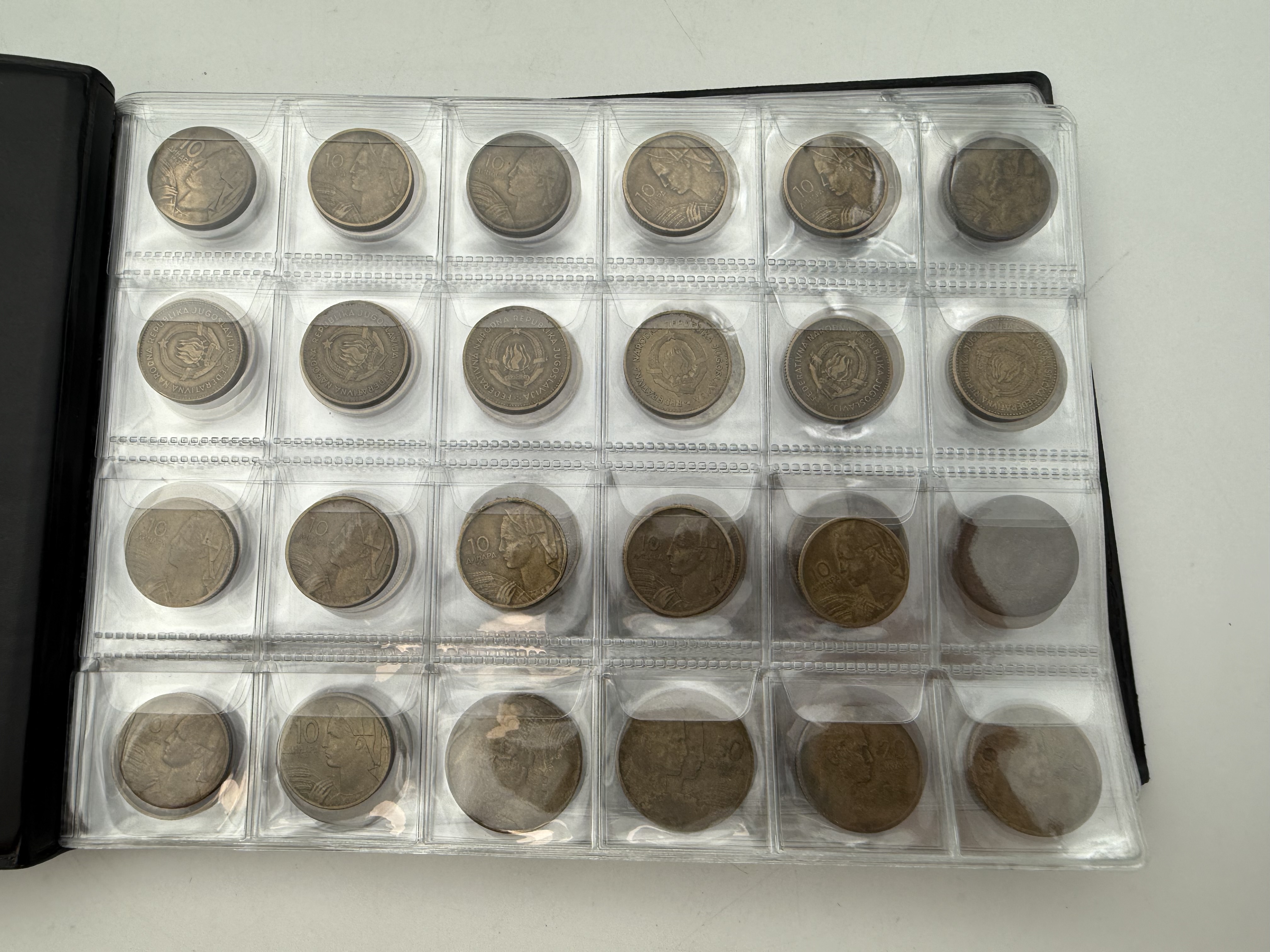 Yugoslavia - a collection of several hundred coins arranged in a special coin album, various conditions and years - 1 11