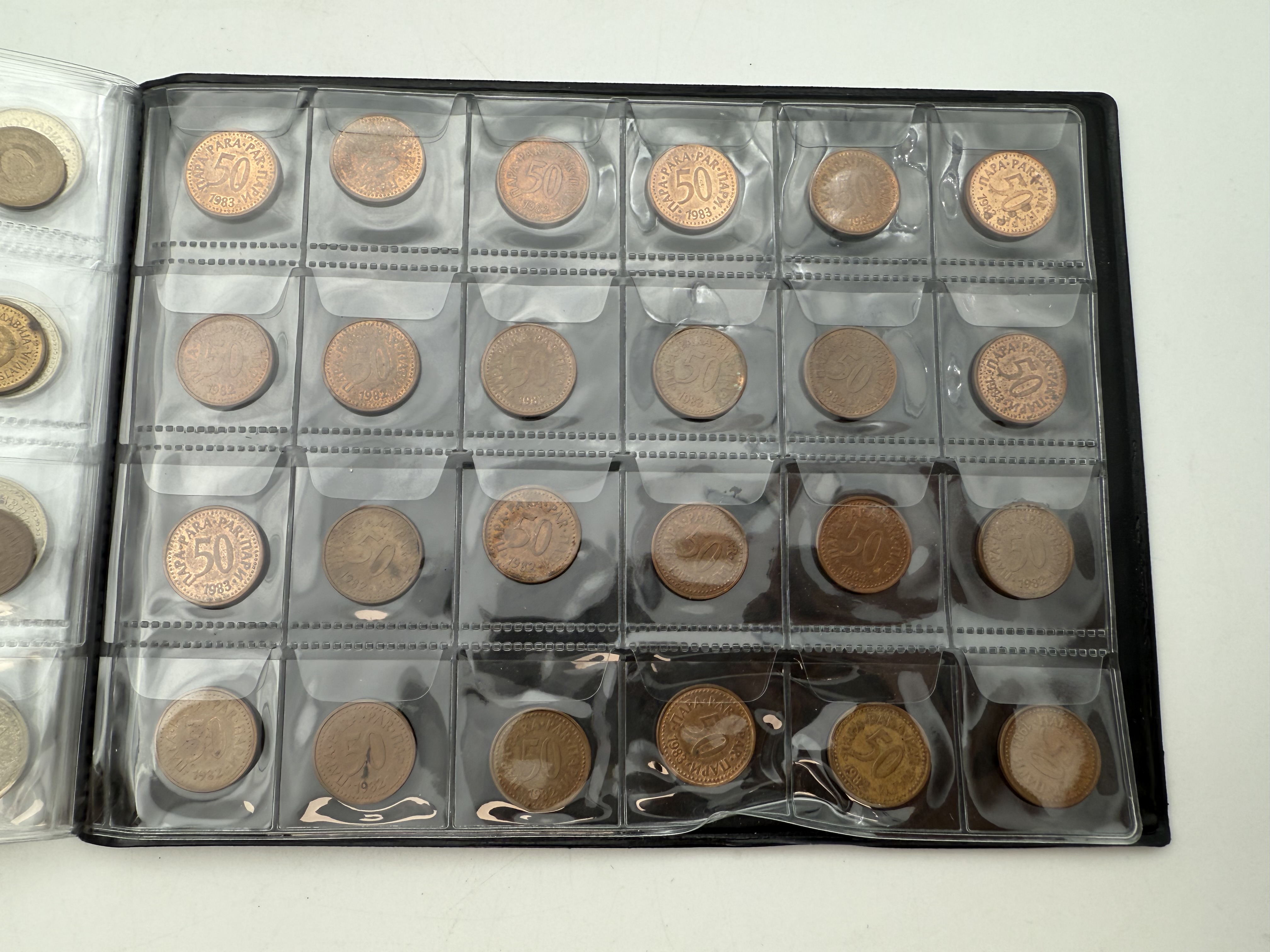 Yugoslavia - a collection of several hundred coins arranged in a special coin album, various conditions and years - 1 12