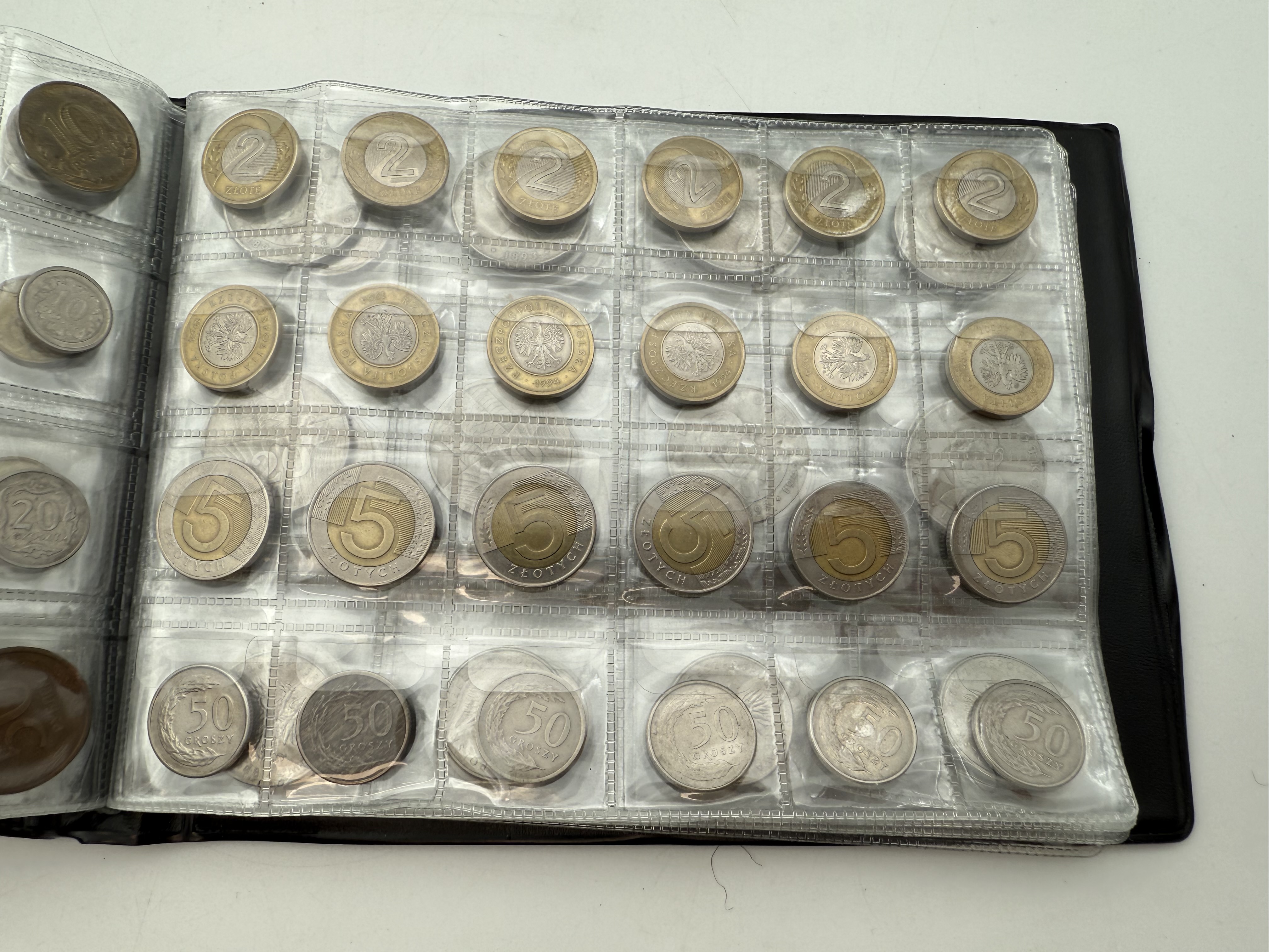 Poland - A collection of several hundred coins arranged in a special coin album, various conditions and years - 1 12