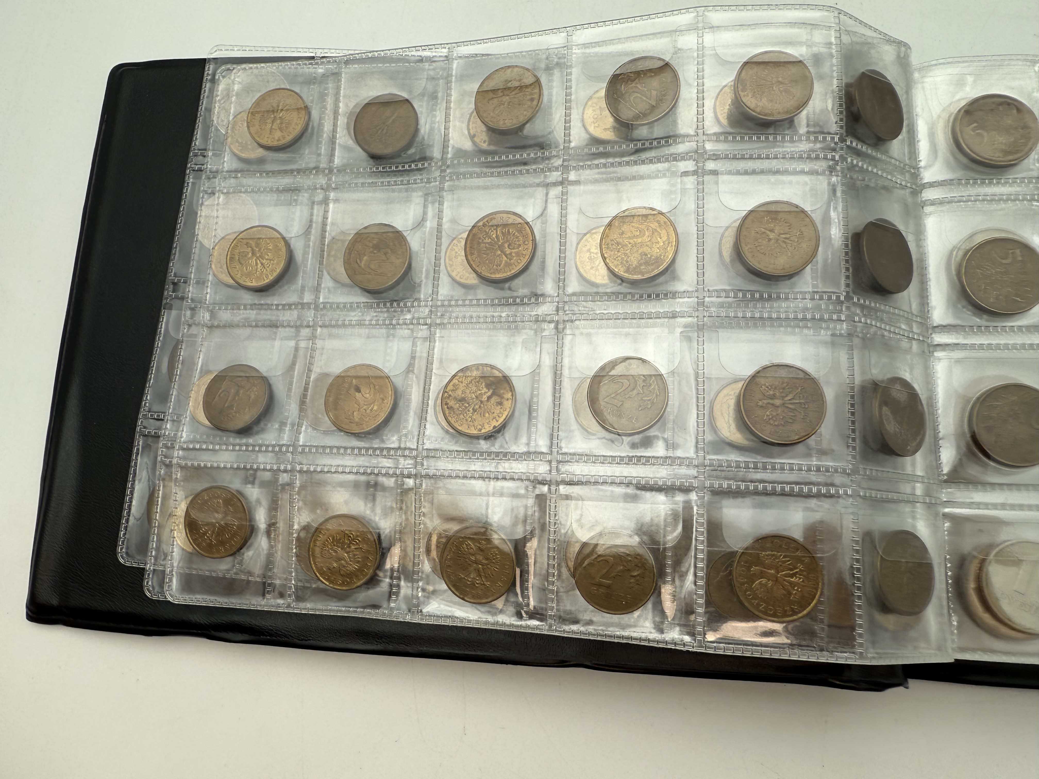 Poland - A collection of several hundred coins arranged in a special coin album, various conditions and years - 1 29