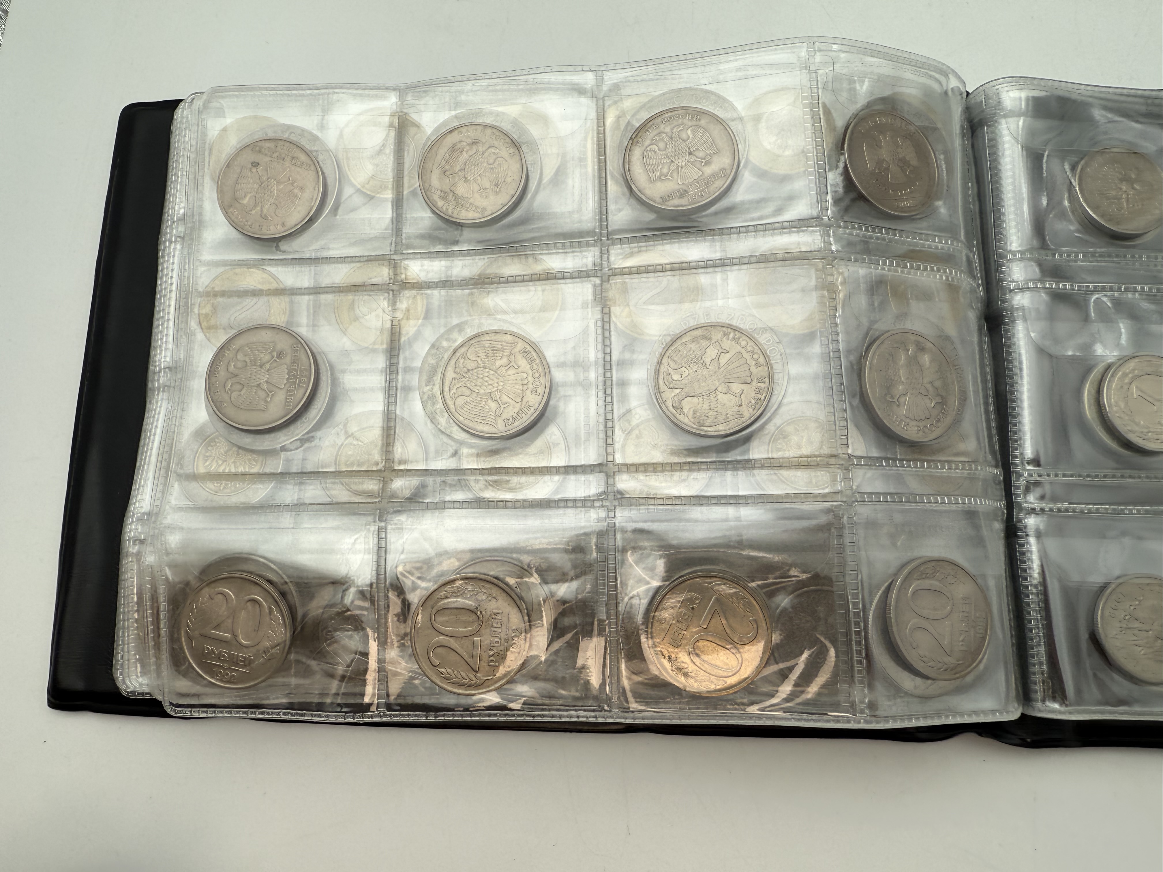 Poland - A collection of several hundred coins arranged in a special coin album, various conditions and years - 1 17