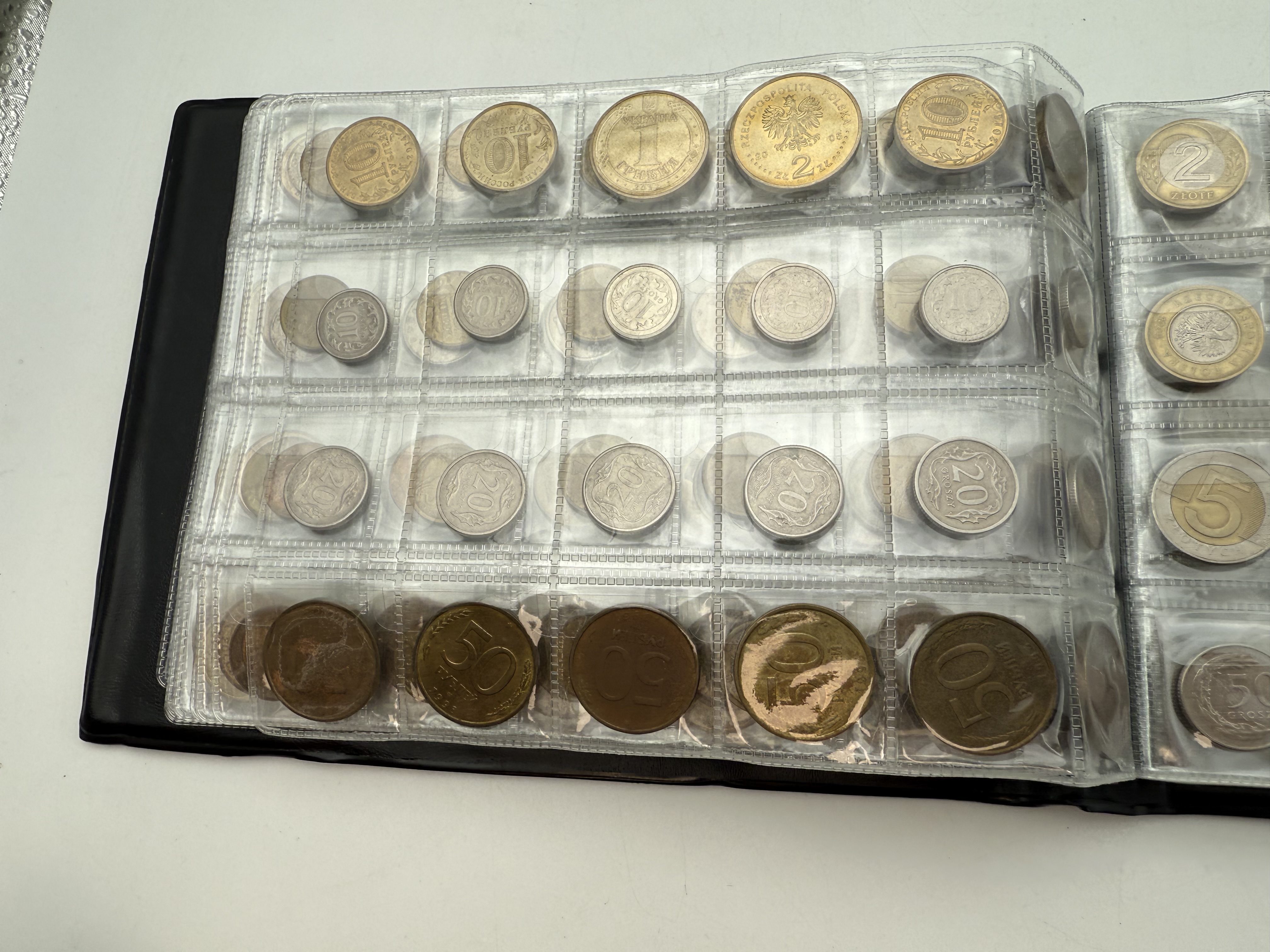 Poland - A collection of several hundred coins arranged in a special coin album, various conditions and years - 1 10