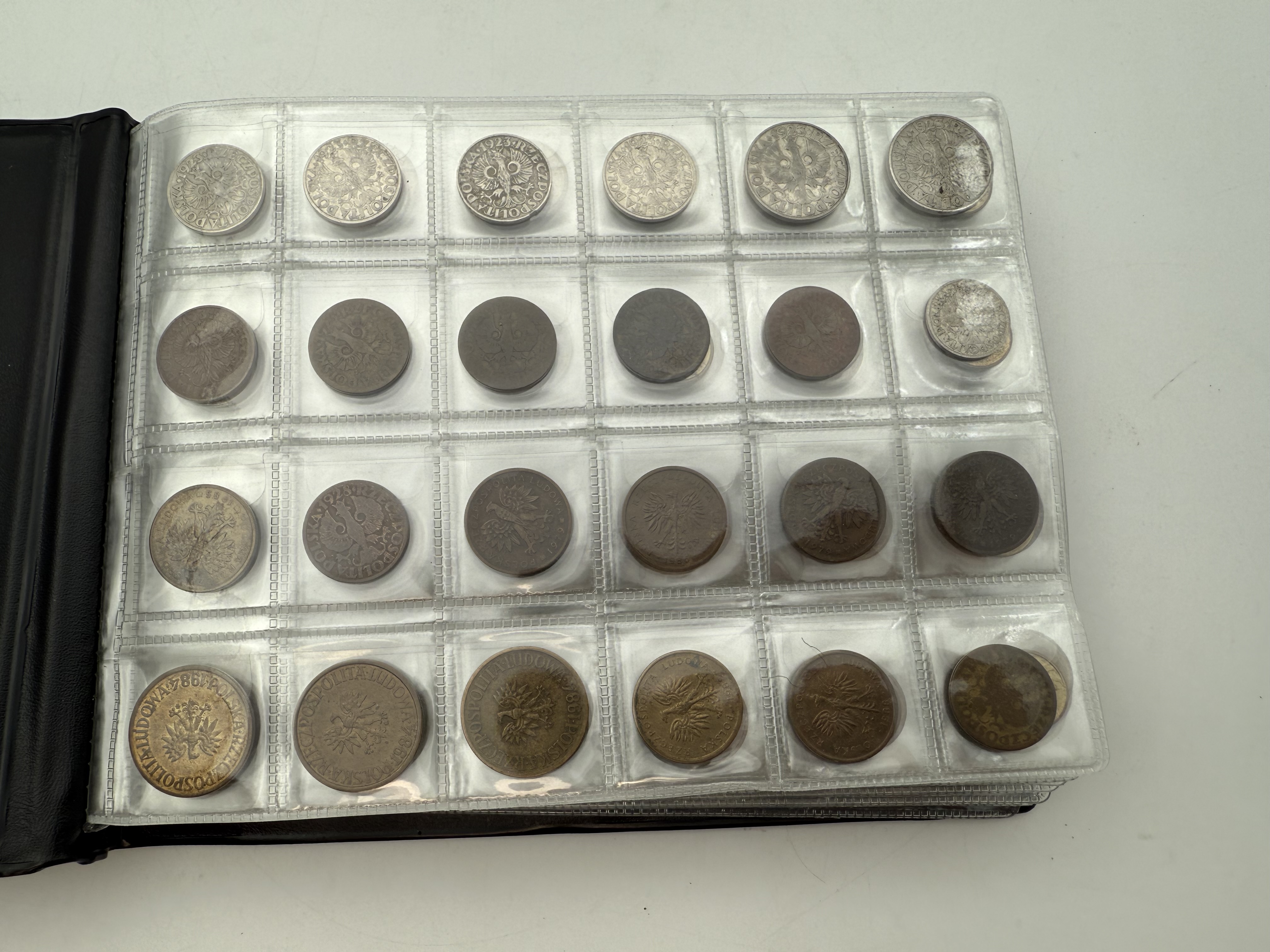 Poland - A collection of several hundred coins arranged in a special coin album, various conditions and years - 1 11