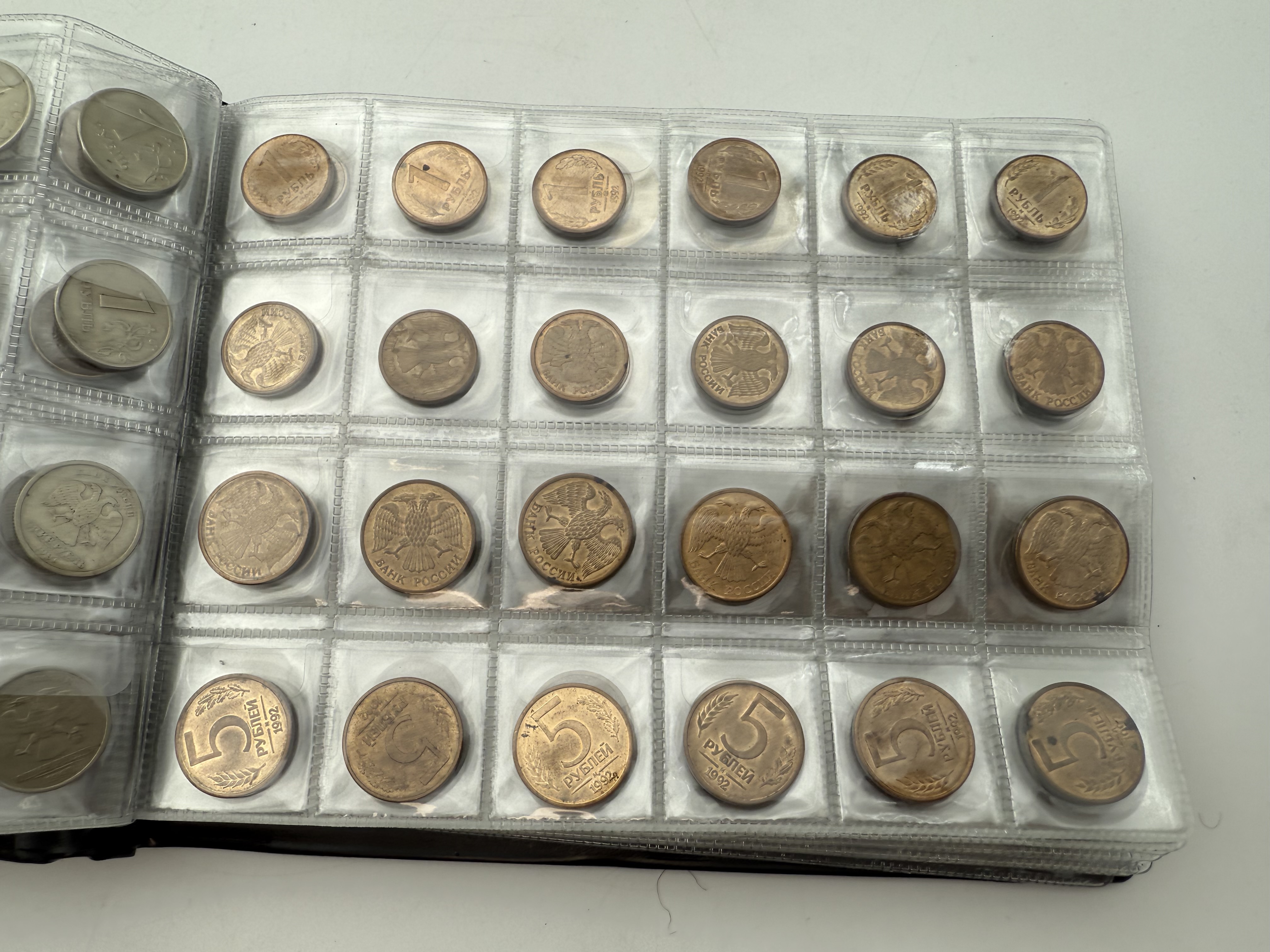 Poland - A collection of several hundred coins arranged in a special coin album, various conditions and years - 1 3