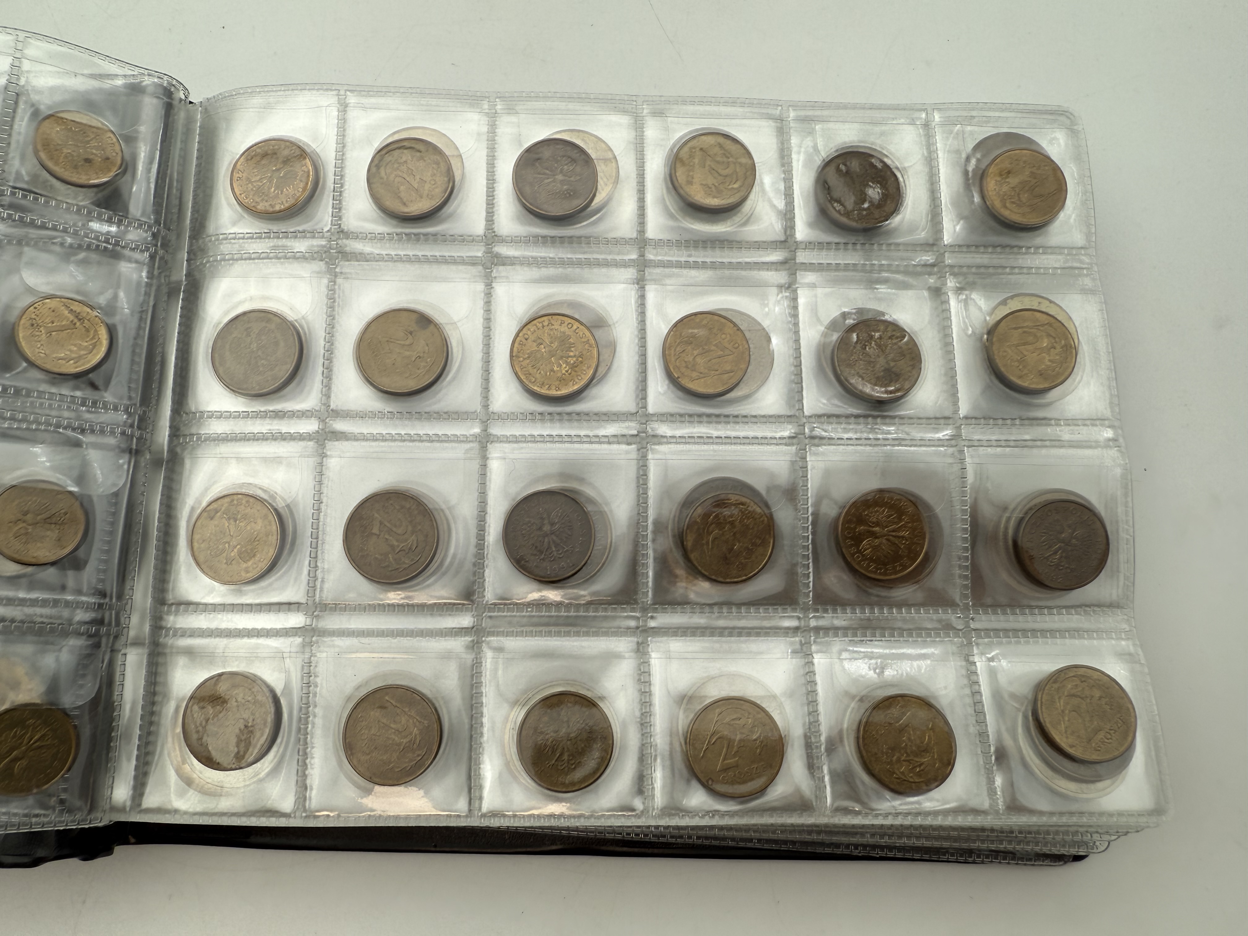 Poland - A collection of several hundred coins arranged in a special coin album, various conditions and years - 1 28